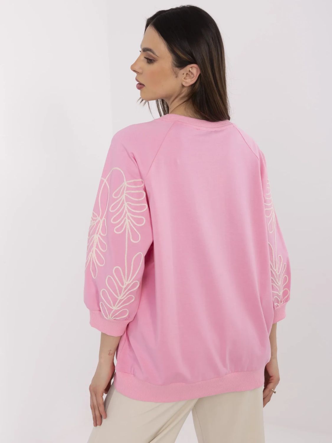 Rosa Bluse mit modernem Schnitt
