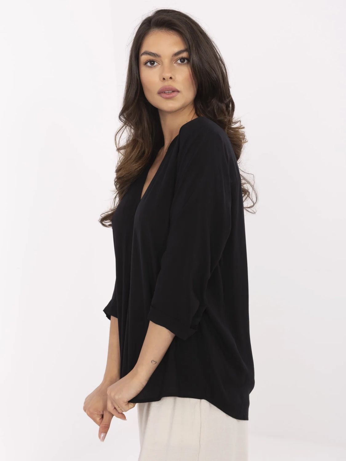 Elegante schwarze Bluse mit 3/4-Ärmeln