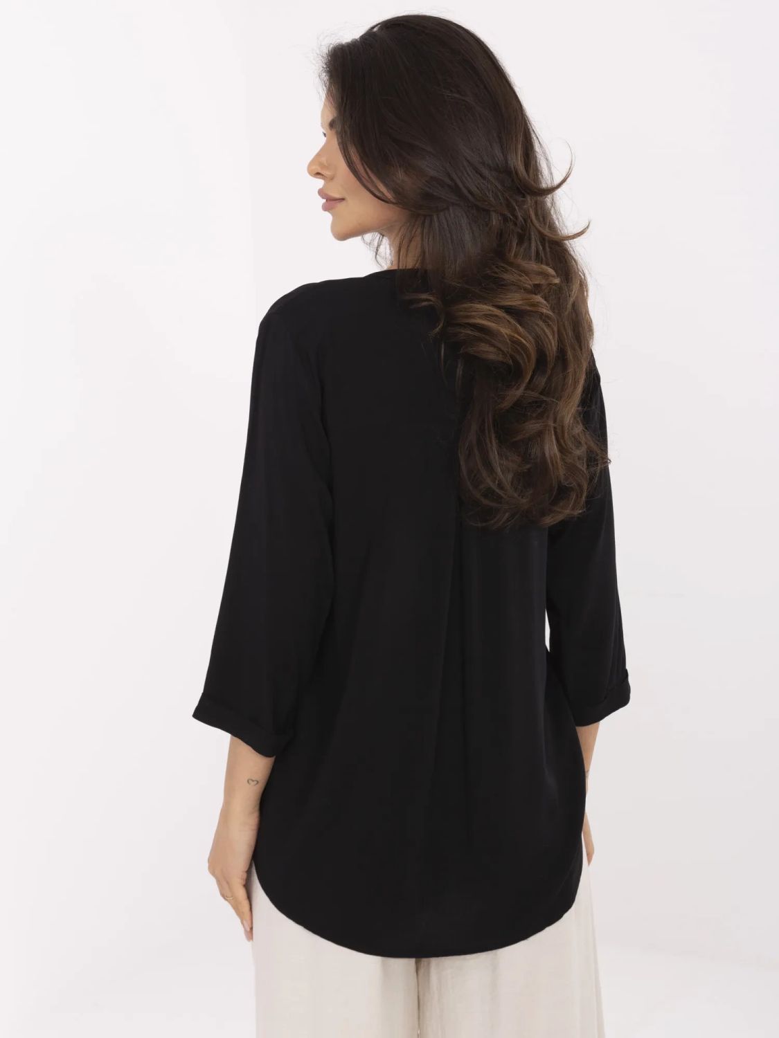 Elegante schwarze Bluse mit 3/4-Ärmeln