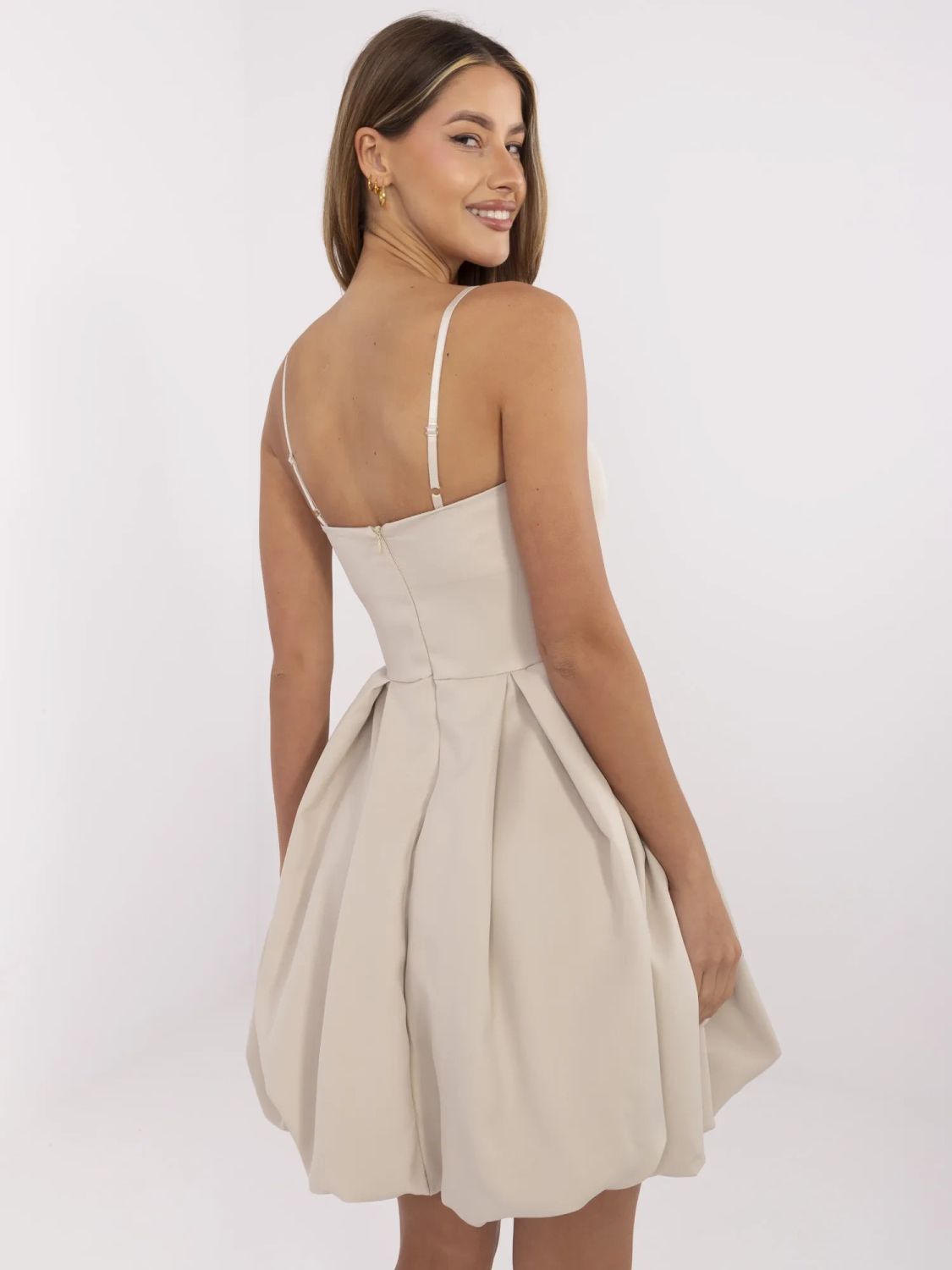 Beige Cocktailkleid mit verstellbaren Trägern