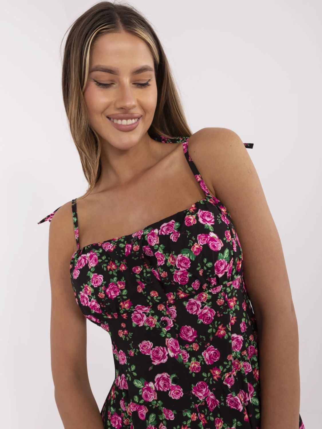 Ausgestellte schwarze Kleid