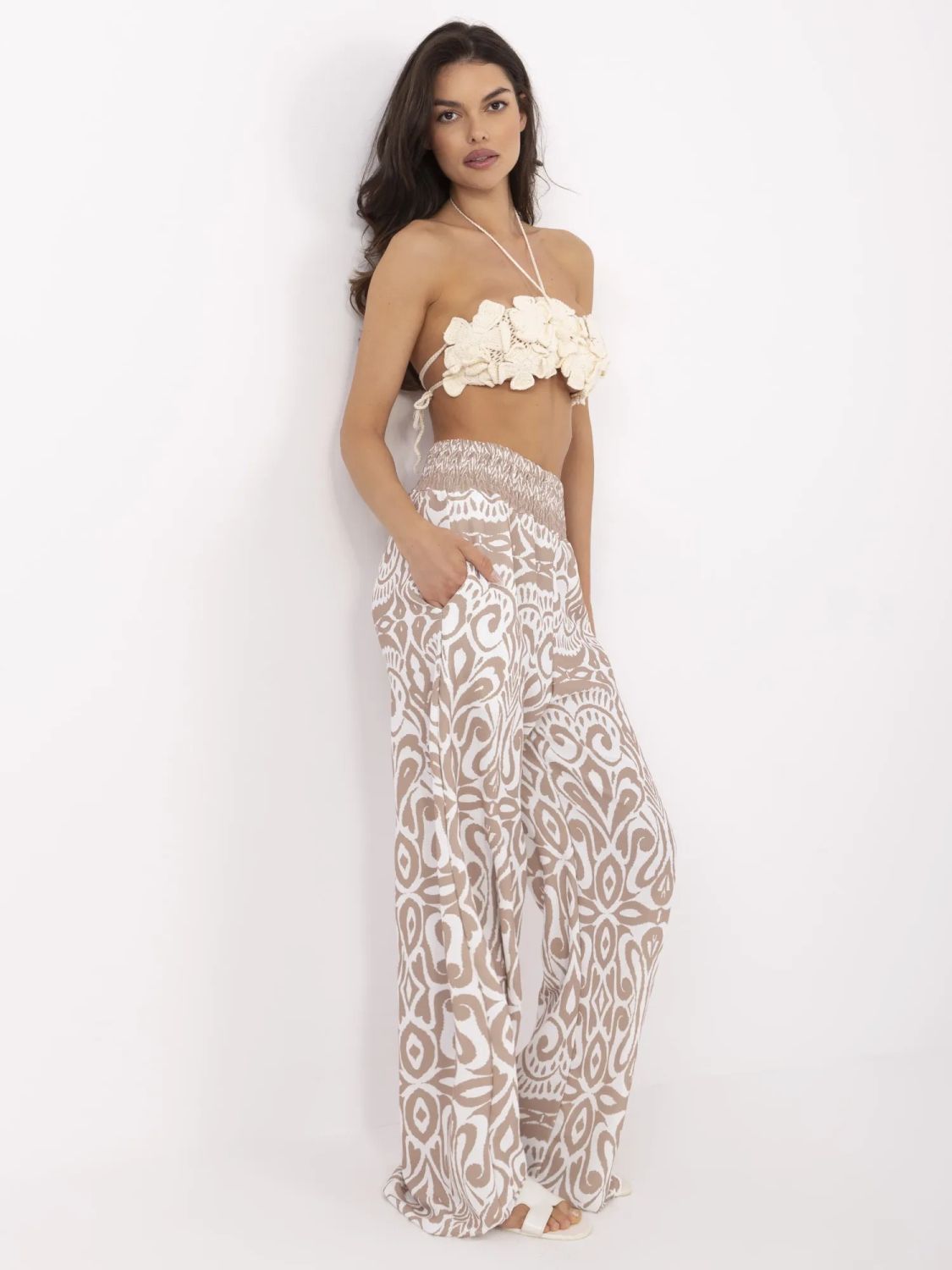 Stylische braune Hose mit Boho-Muster