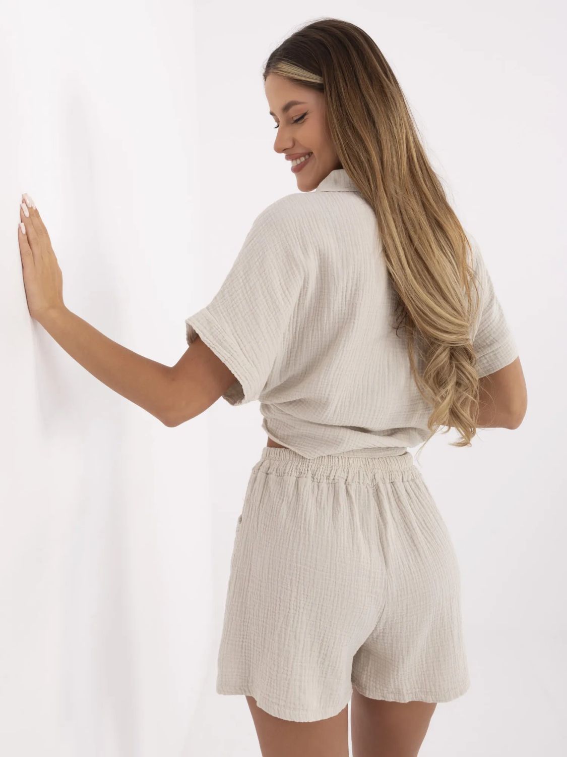 Beige Shorts mit hohem Bund