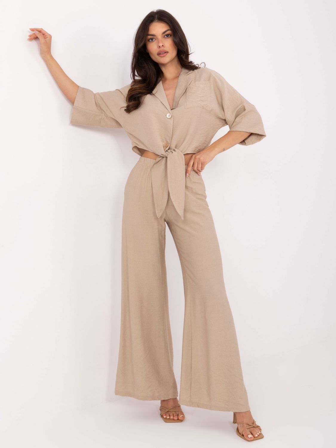 Beiger Komplettanzug mit 3/4-Ärmeln