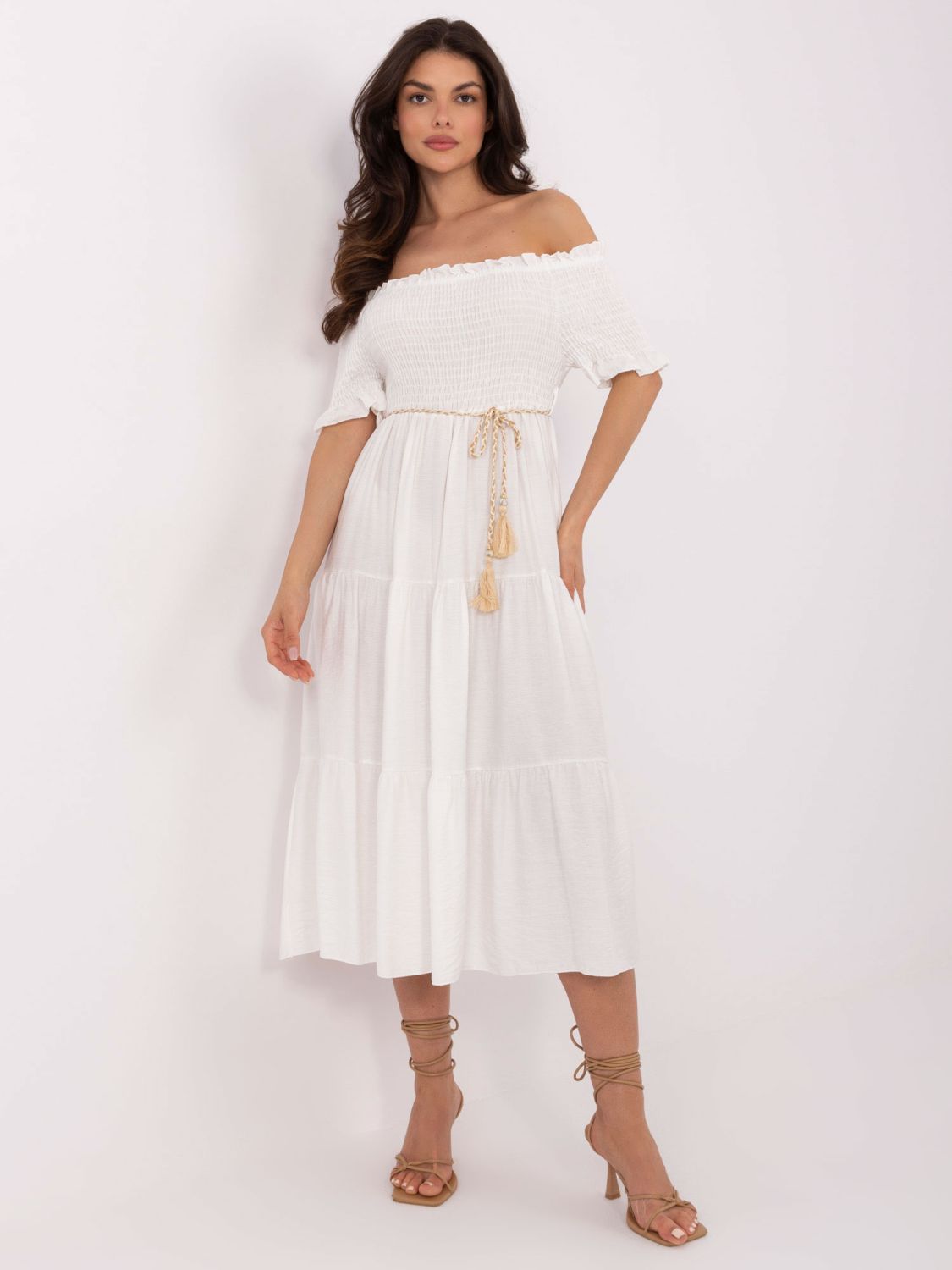 Weiße ausgestellte Kleid mit Gürtel