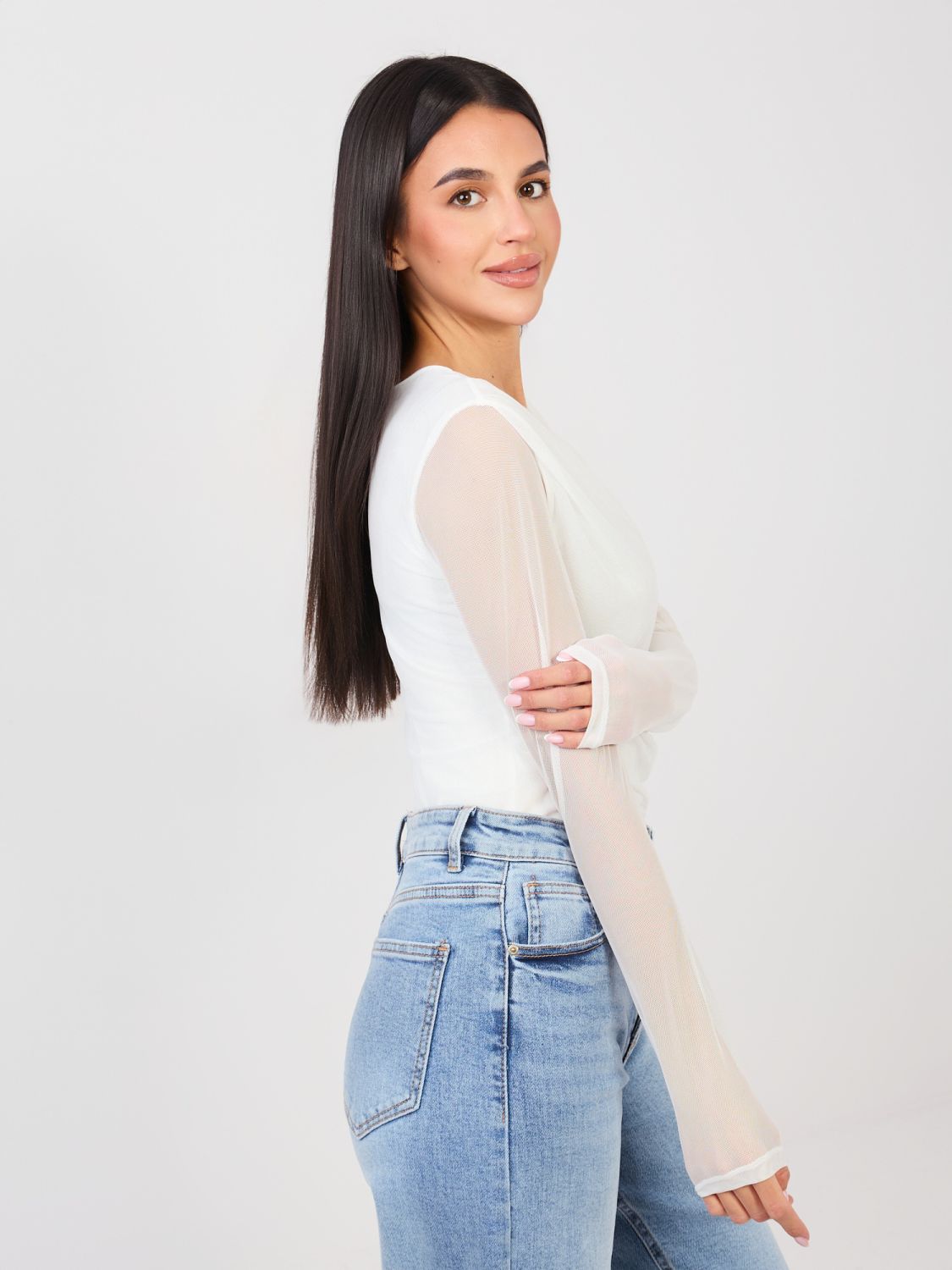 Eleganter weißer Body mit langen Ärmeln und Rundhalsausschnitt