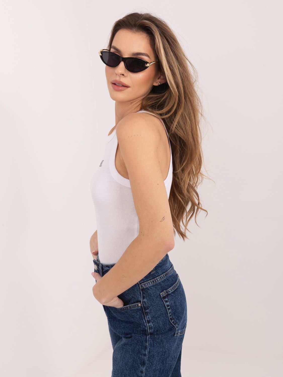 Weißes Baumwolltop mit Stickerei und Schriftzug