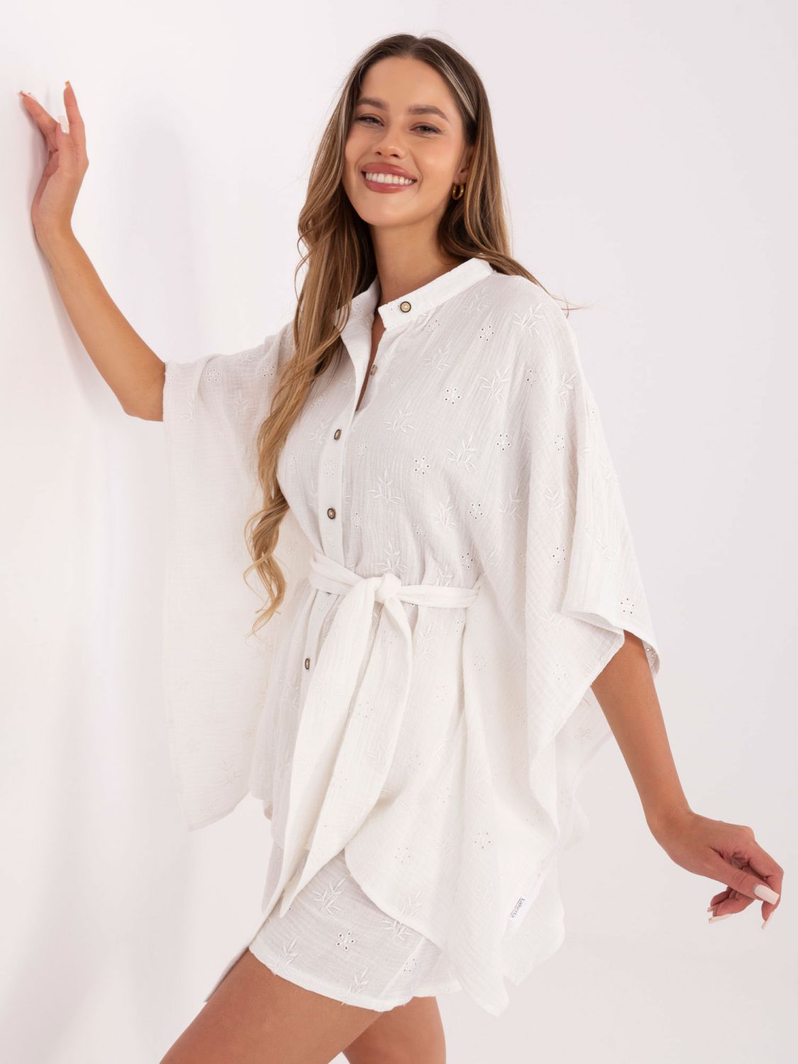 Weißes Set mit 3/4-Ärmeln und Shorts