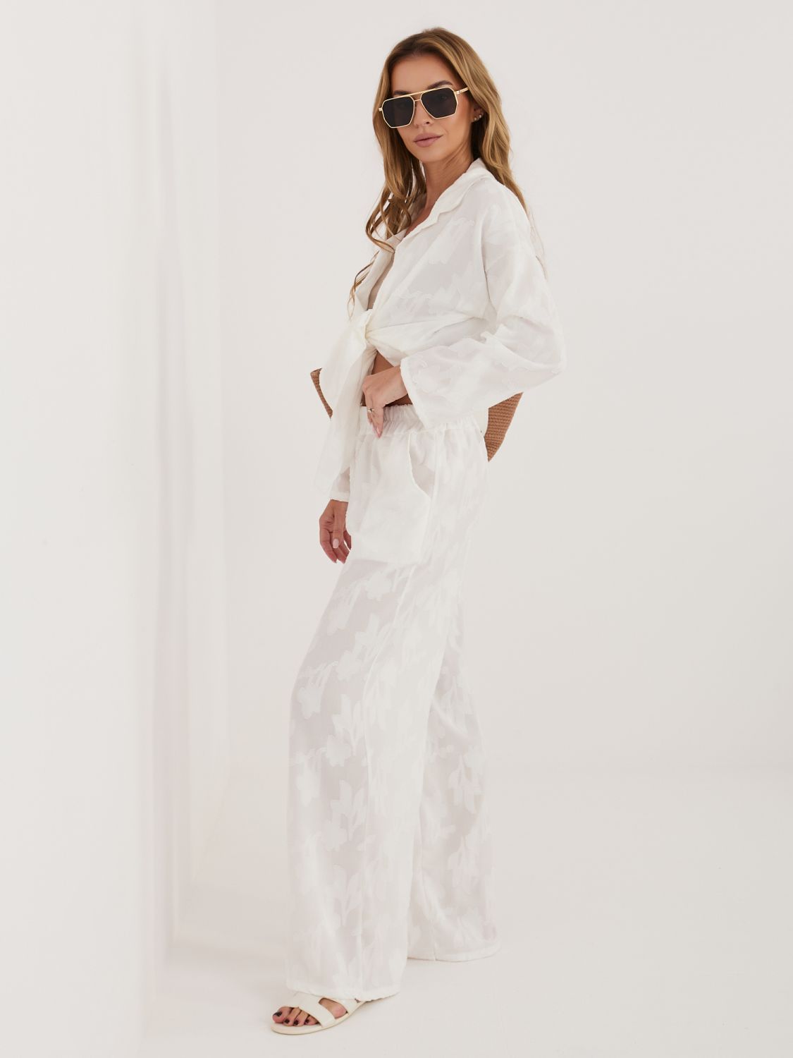 Weißes Damen-Set: Hemd und Hose mit Kragen