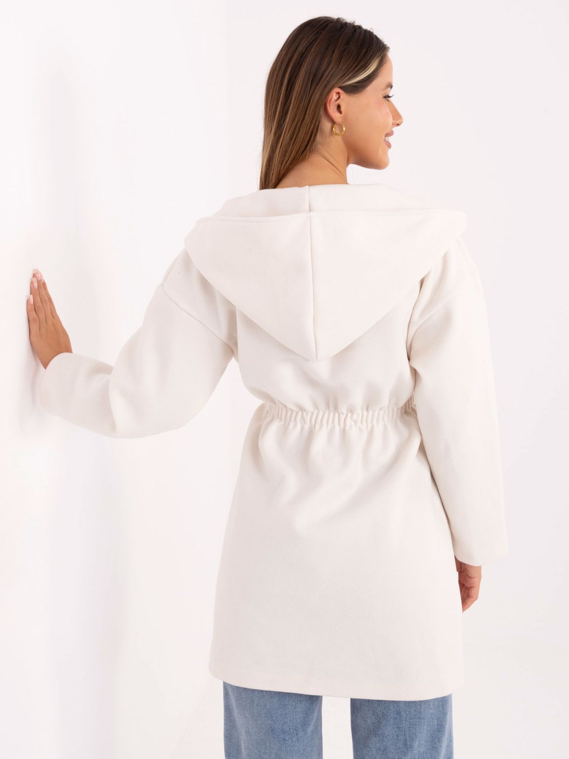 Weißer Übergangsmantel mit Kapuze und Gürtel