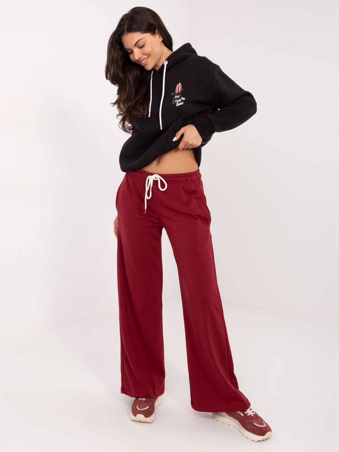 Bordeauxrote Sweatpants mit weitem Bein
