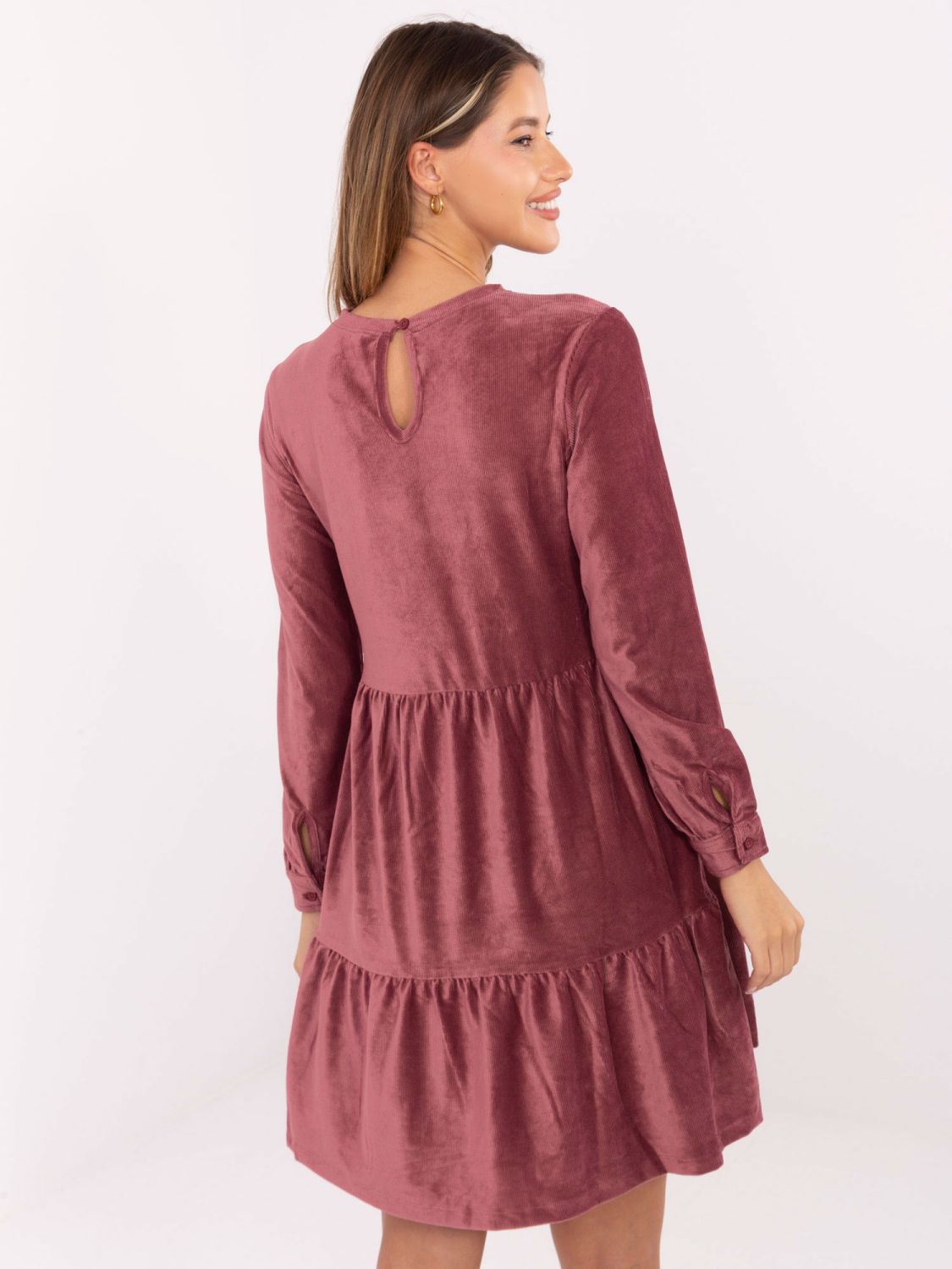Ausgestelltes rosa Kleid mit Volant