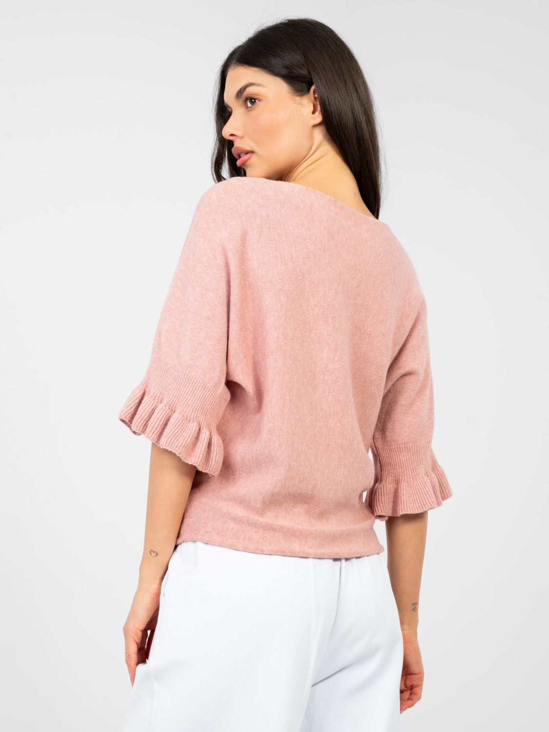 Eleganter rosafarbener Pullover mit 3/4-Ärmeln und Volant