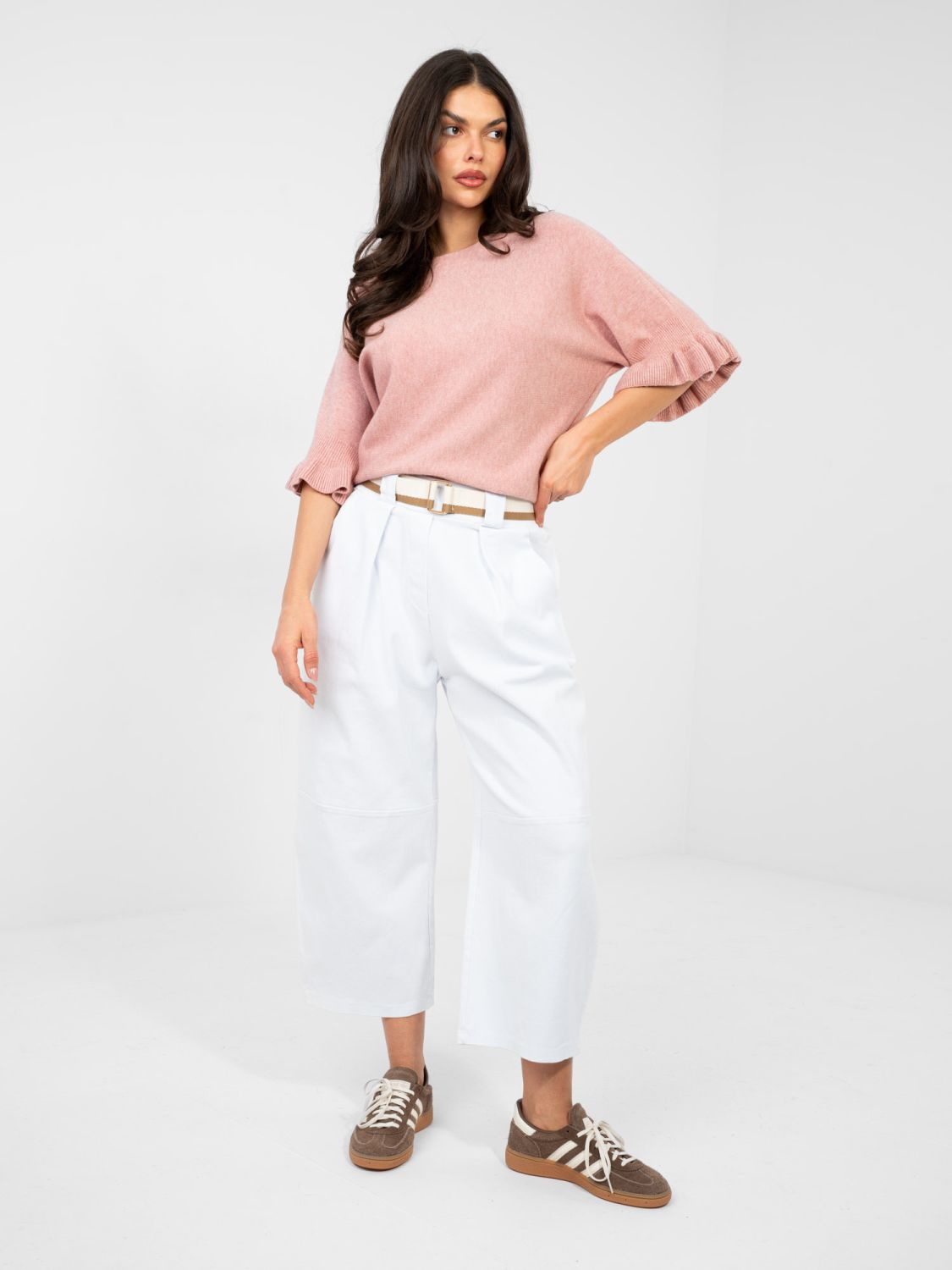 Eleganter rosafarbener Pullover mit 3/4-Ärmeln und Volant