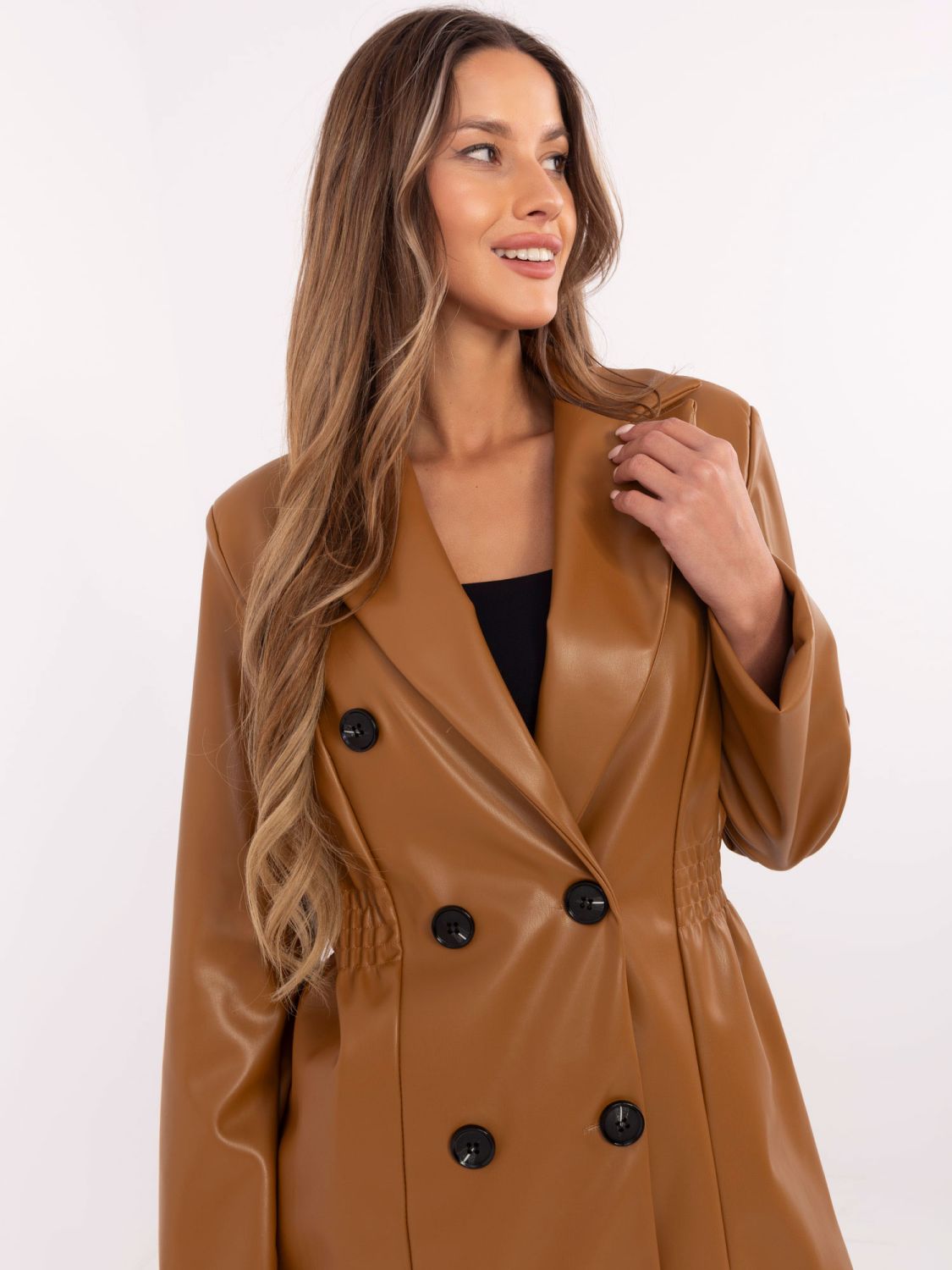 Eleganter Camel-Blazer mit Futter und doppelreihigem Verschluss
