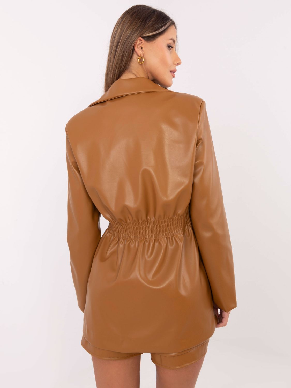 Eleganter Camel-Blazer mit Futter und doppelreihigem Verschluss