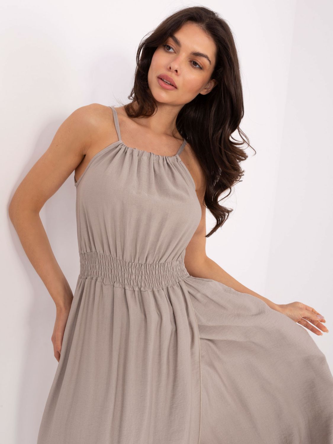 Maxikleid mit Bindegürtel in Beige