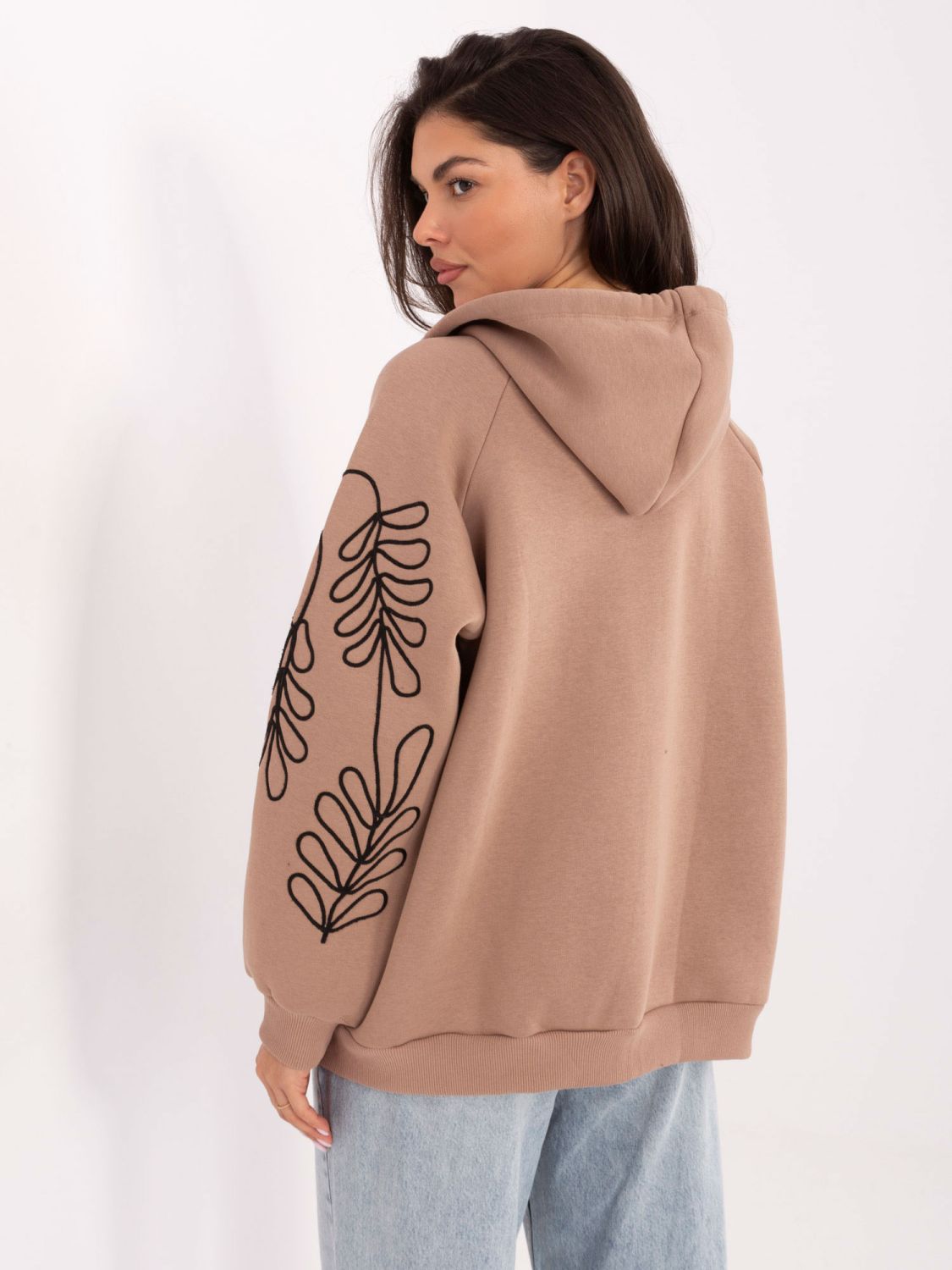 Beiges Kapuzen-Sweatshirt mit Stickerei