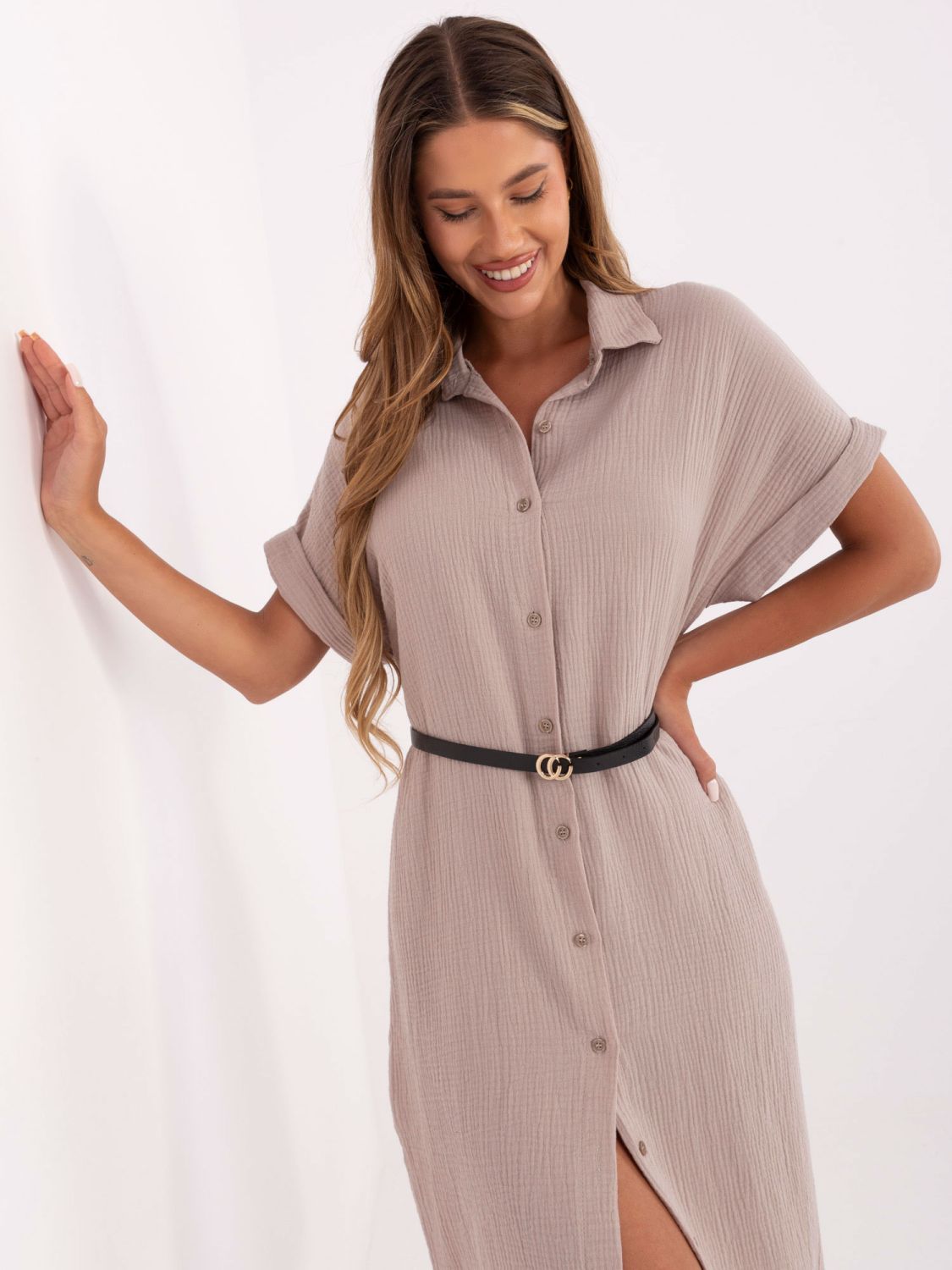Elegantes beiges Sommerkleid