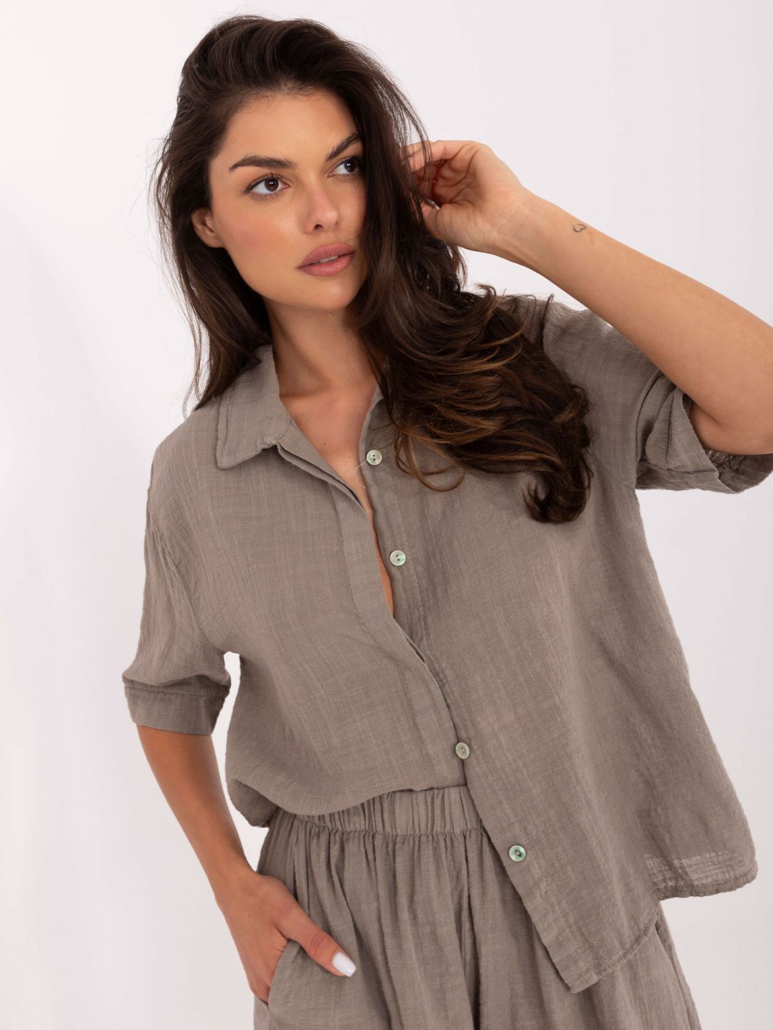 Beiger Komplett mit Bluse und Shorts