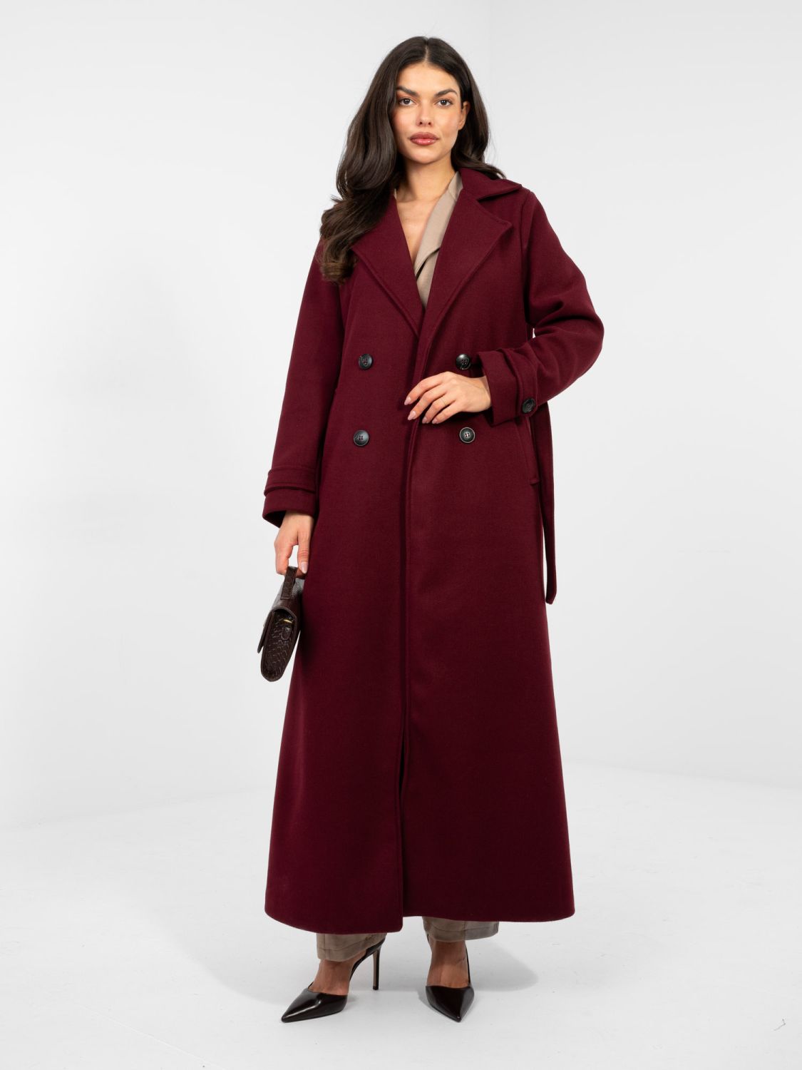 Eleganter roter Übergangsmantel mit Gürtel