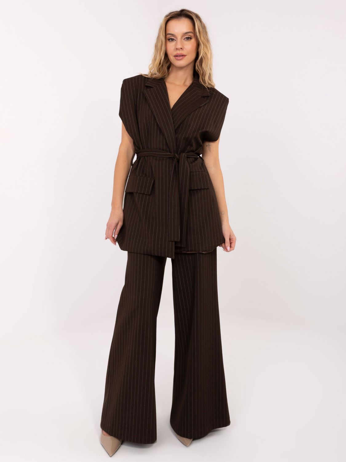 Elegante braune gestreifte Weste mit Gürtel