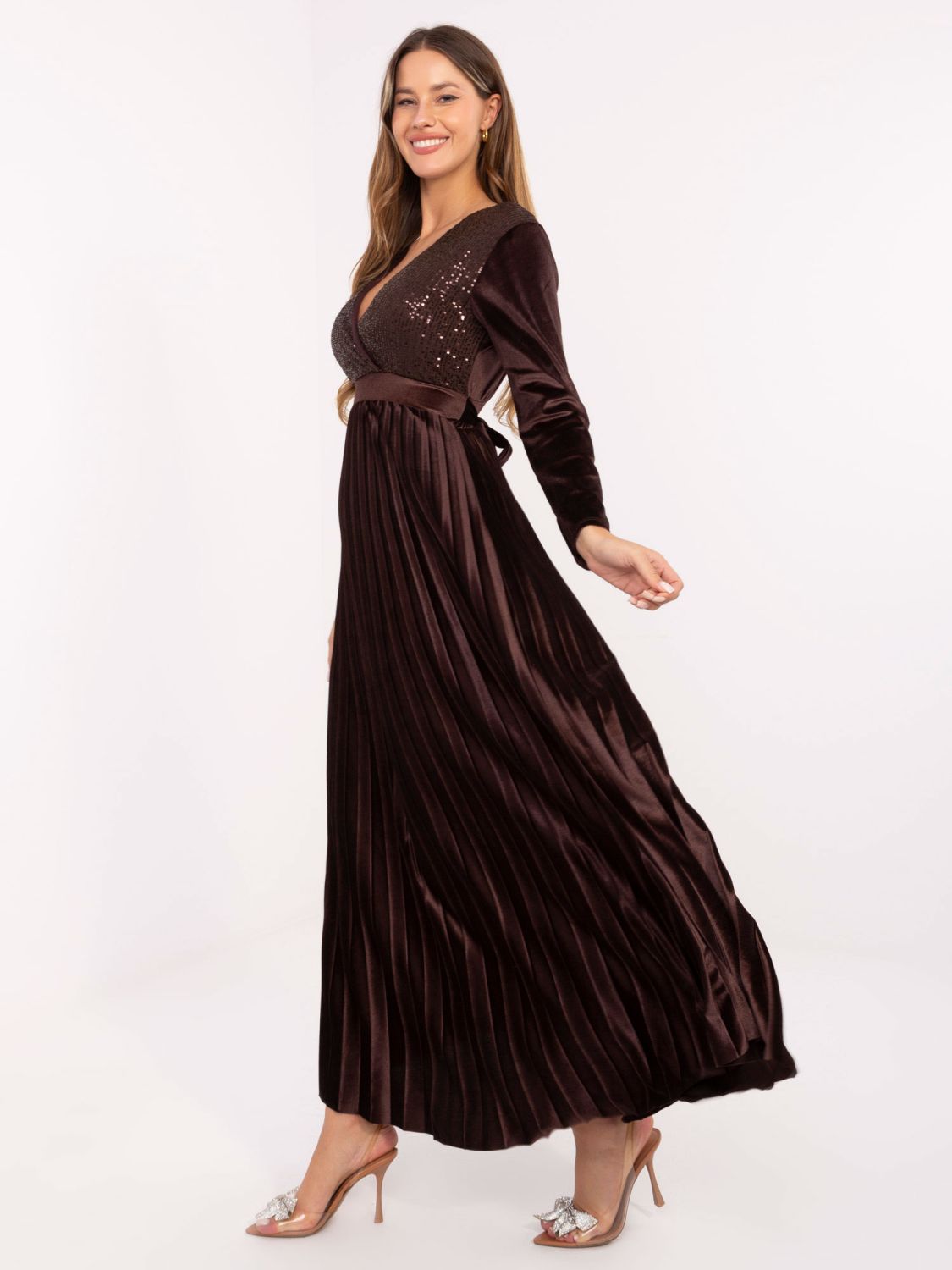 Elegantes Maxi-Kleid mit Gürtel und Pailletten, braun