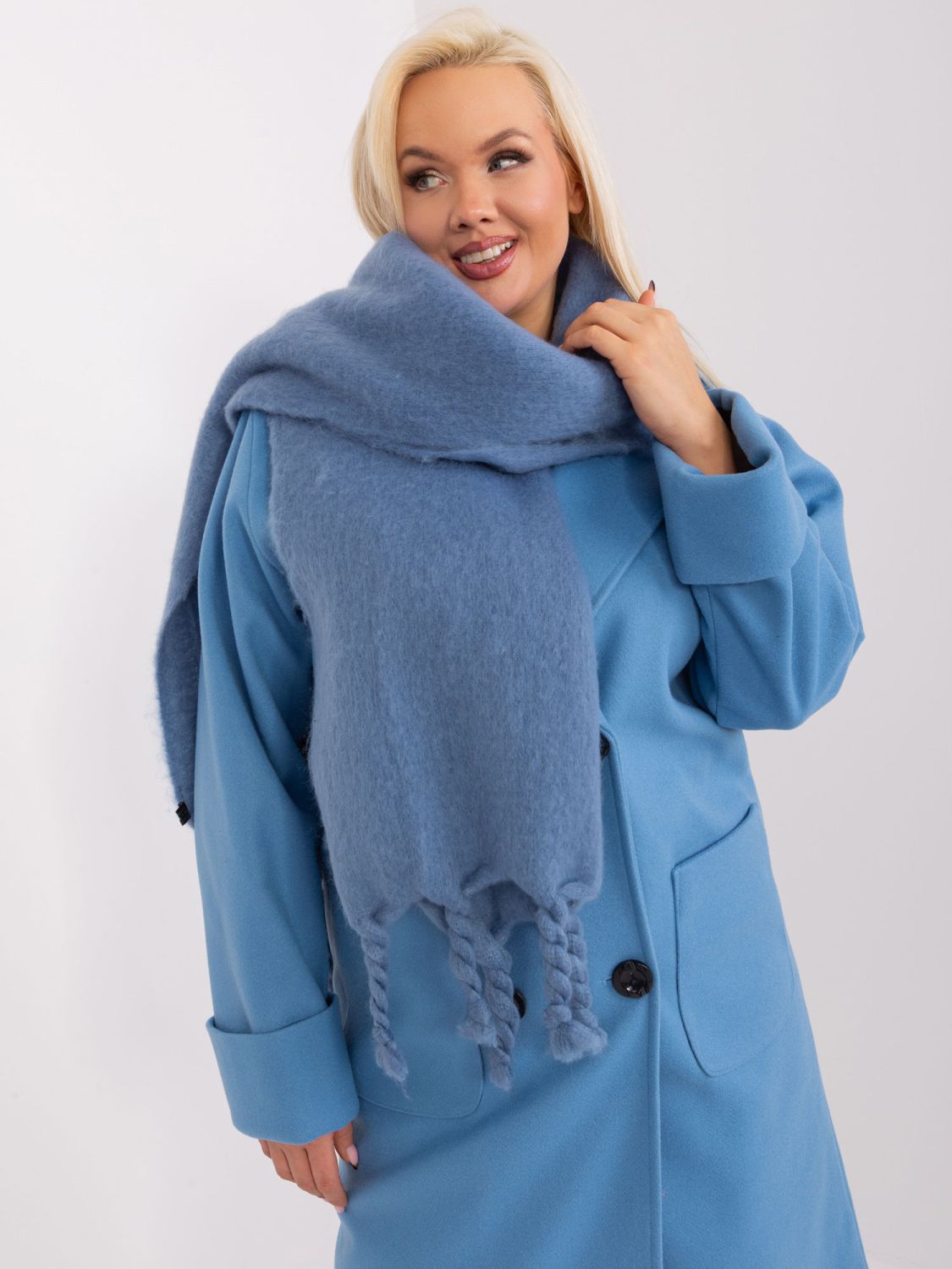 Eleganter dunkelblauer Schal