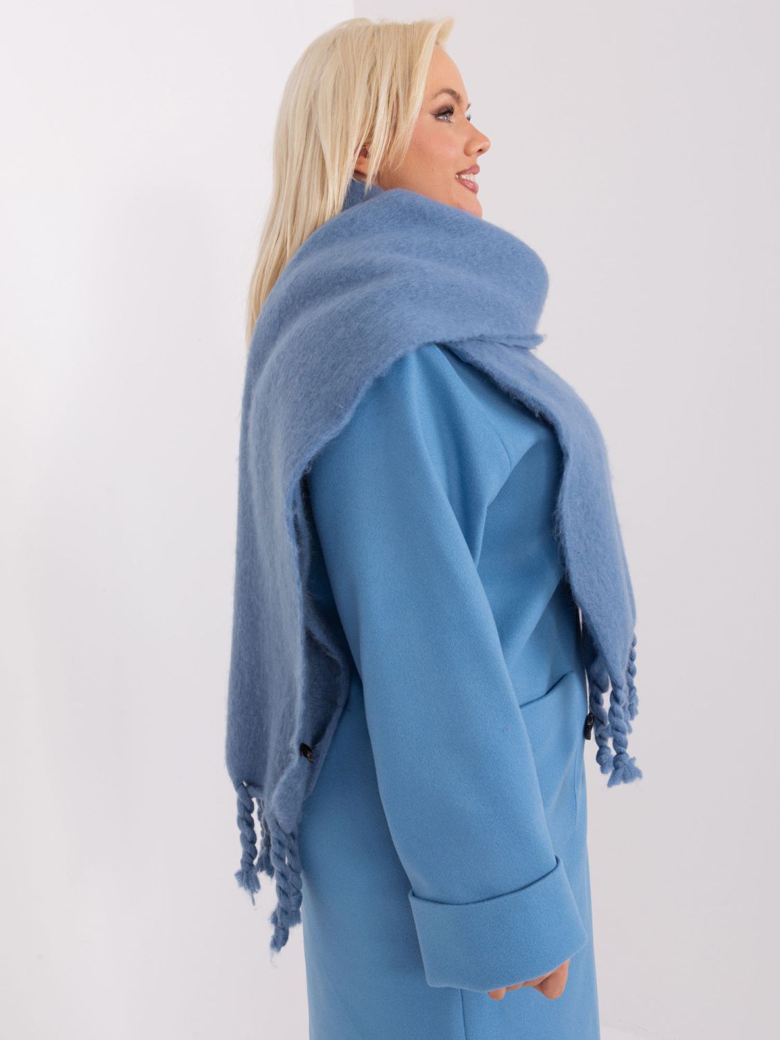 Eleganter dunkelblauer Schal