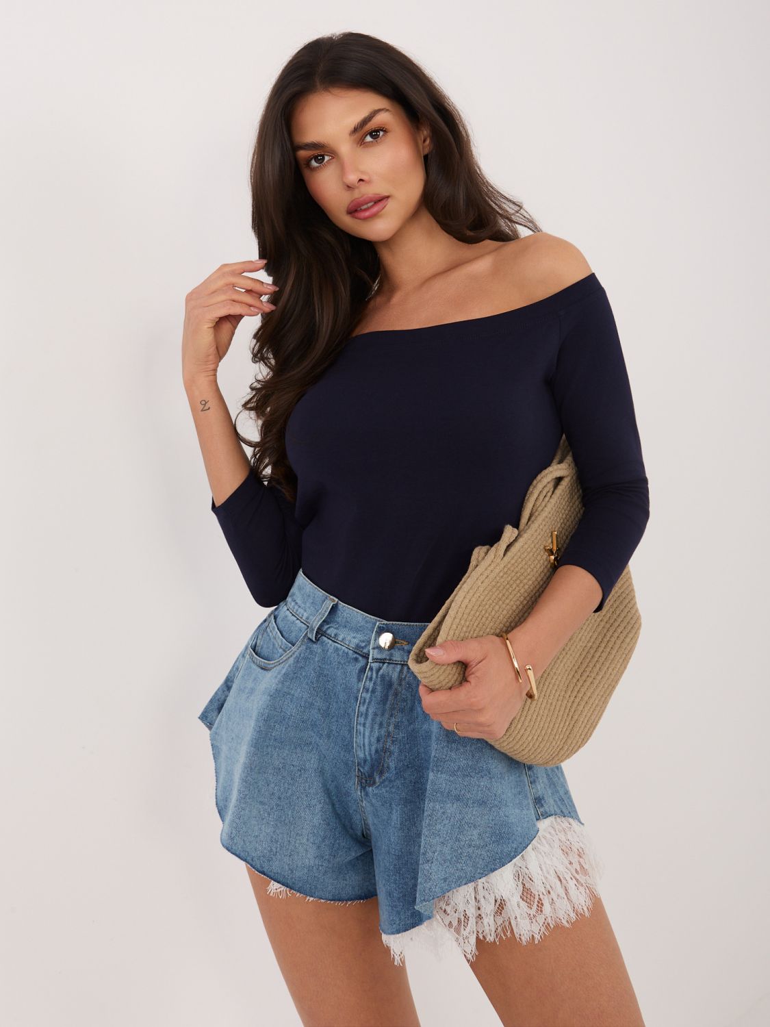 Kurze Damen-Jeansshorts mit Spitze, blau