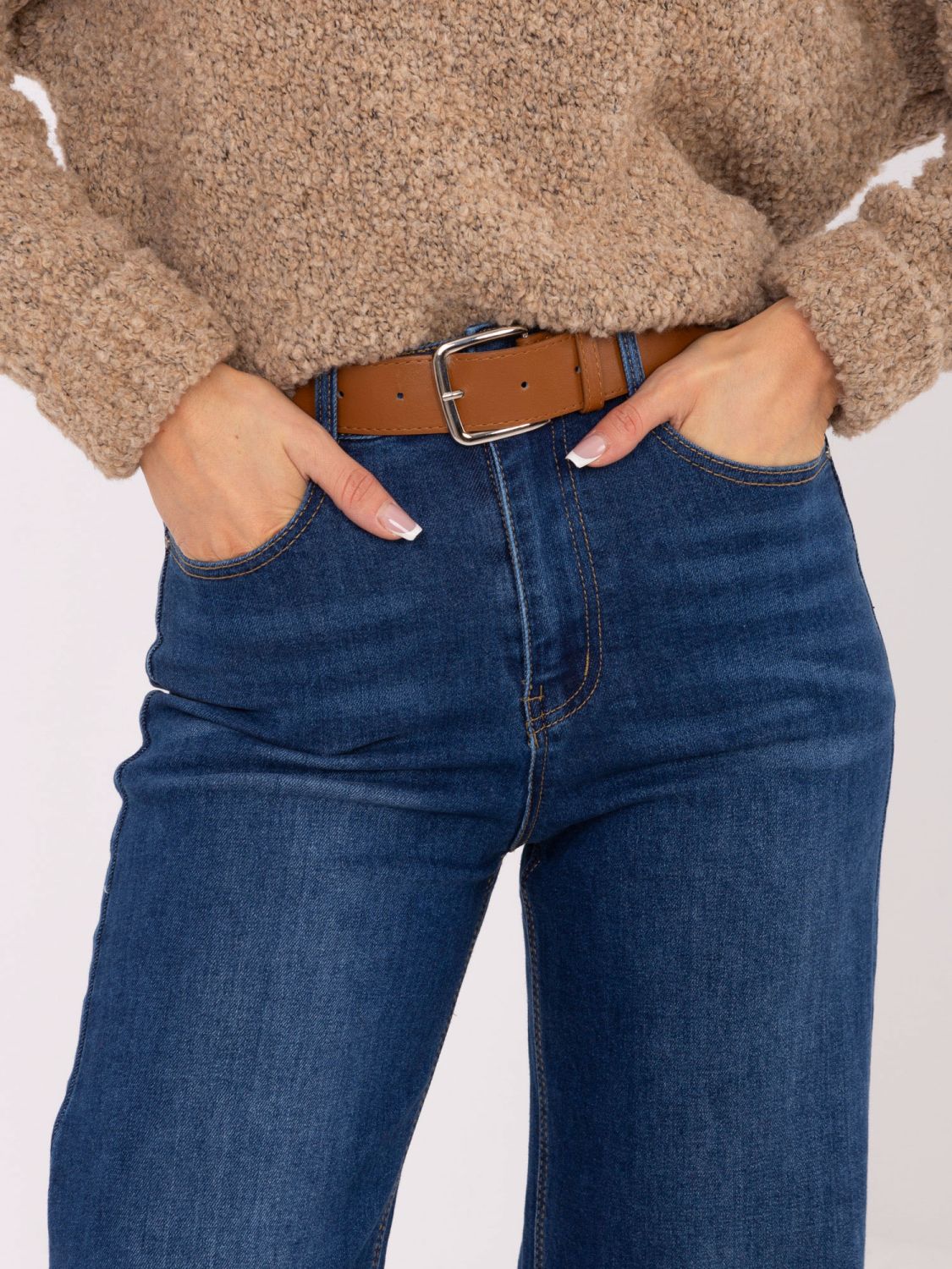 Damen-Jeans in Dunkelblau mit geradem Bein und hohem Bund