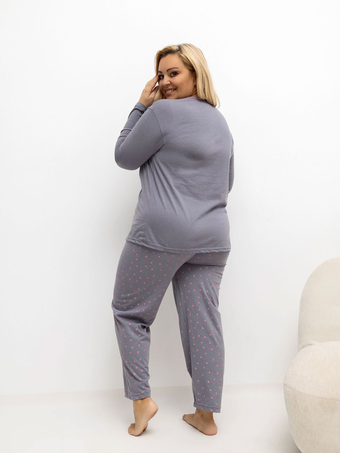 Damen-Baumwollpyjama mit langen Ärmeln und Punkten