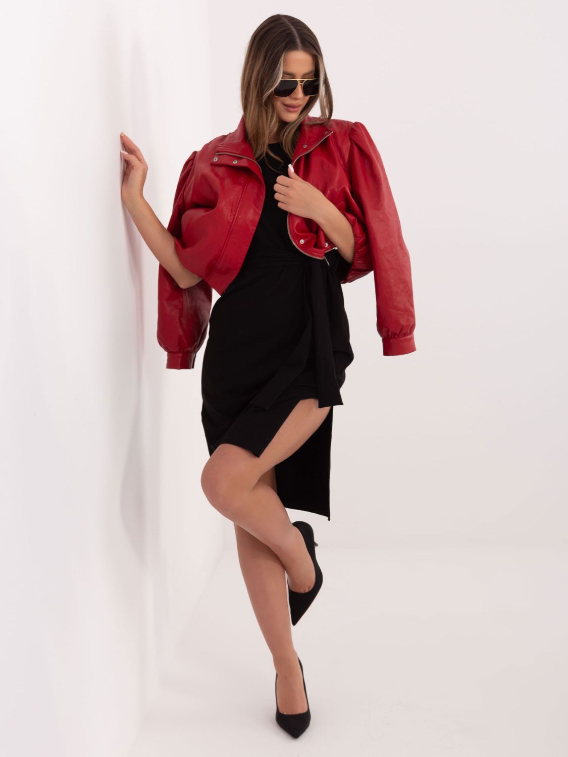 Schwarzes Baumwoll-Sommerkleid mit Gürtel