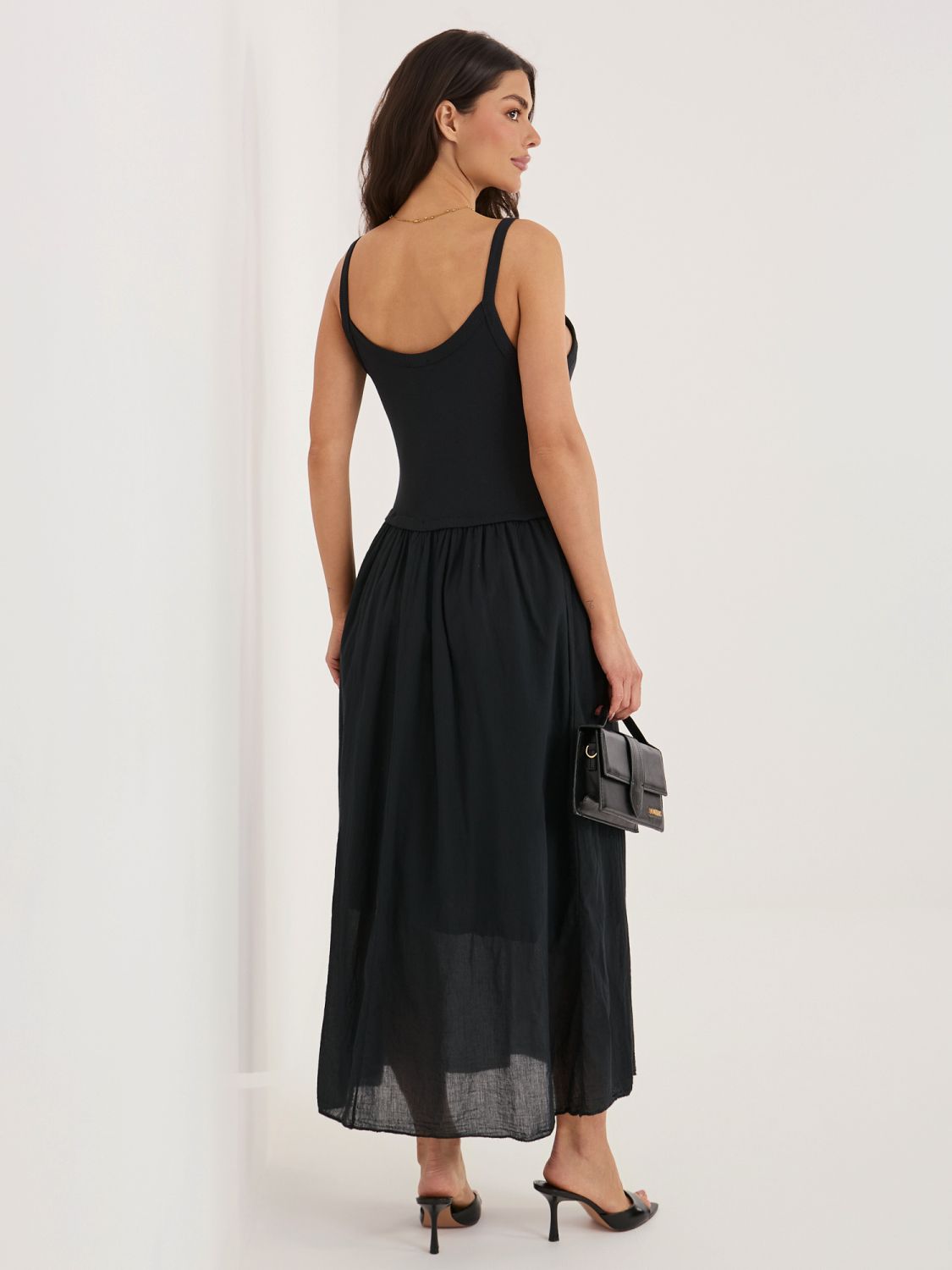 Schwarzes Maxi-Sommerkleid mit Trägern