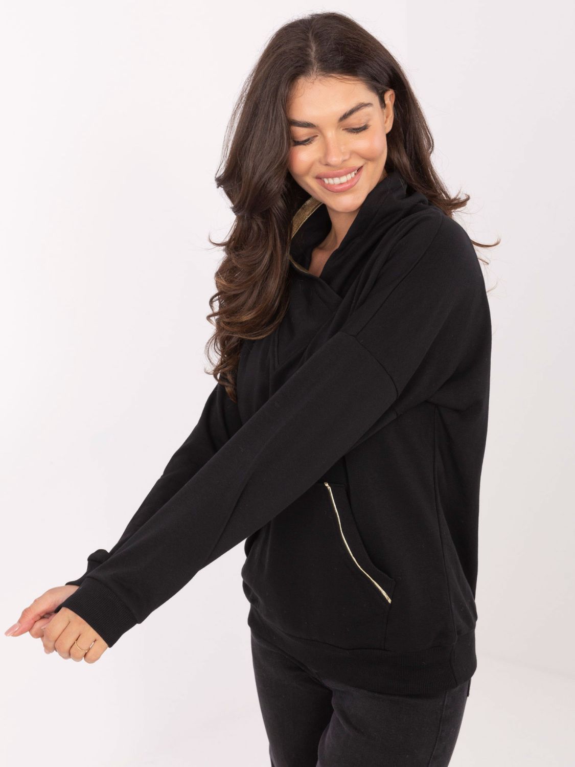 Schwarzes Baumwoll-Sweatshirt mit Kragen und Tasche