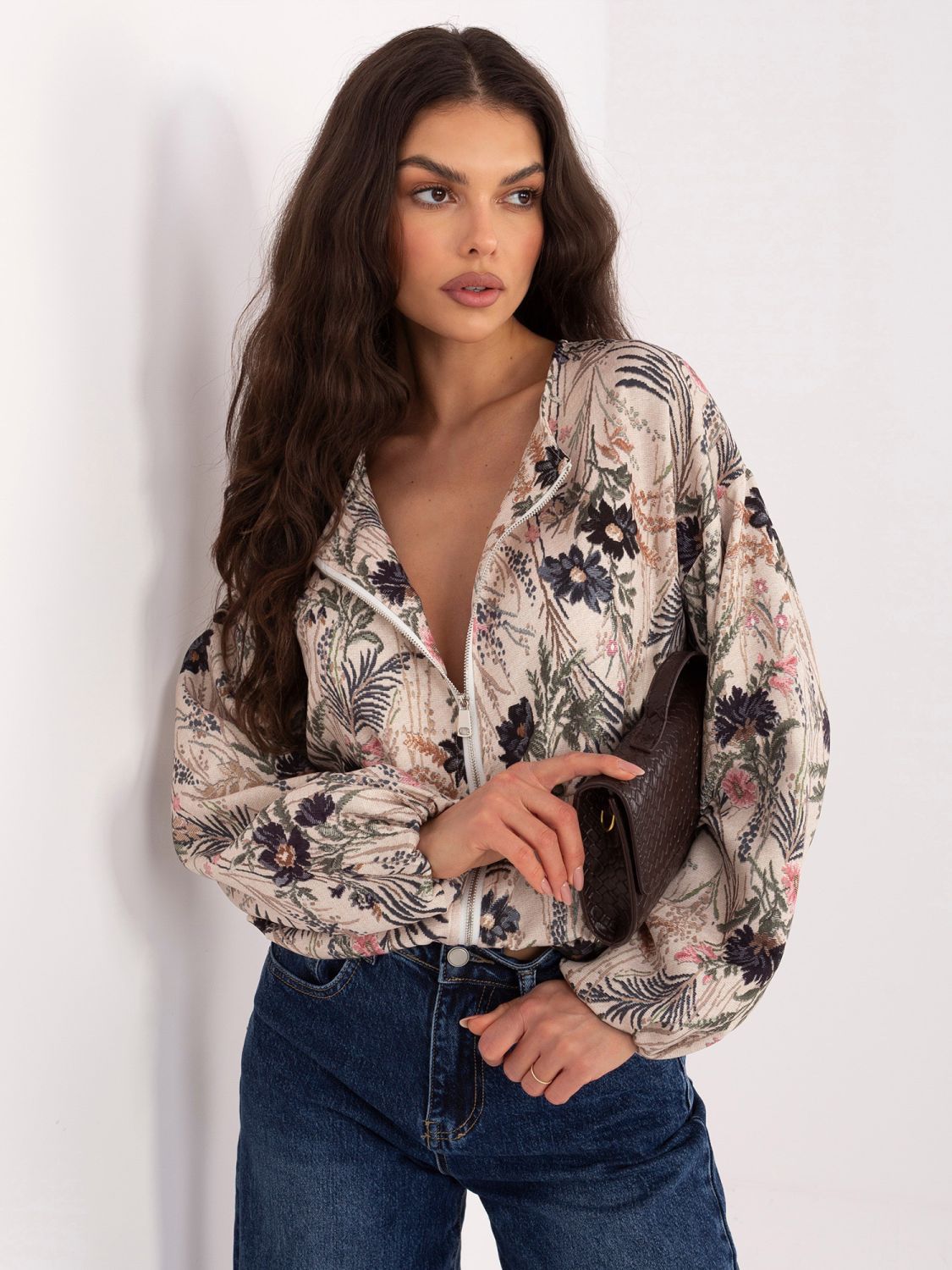 Schwarze Bomberjacke mit Blumenmuster und Puffärmeln