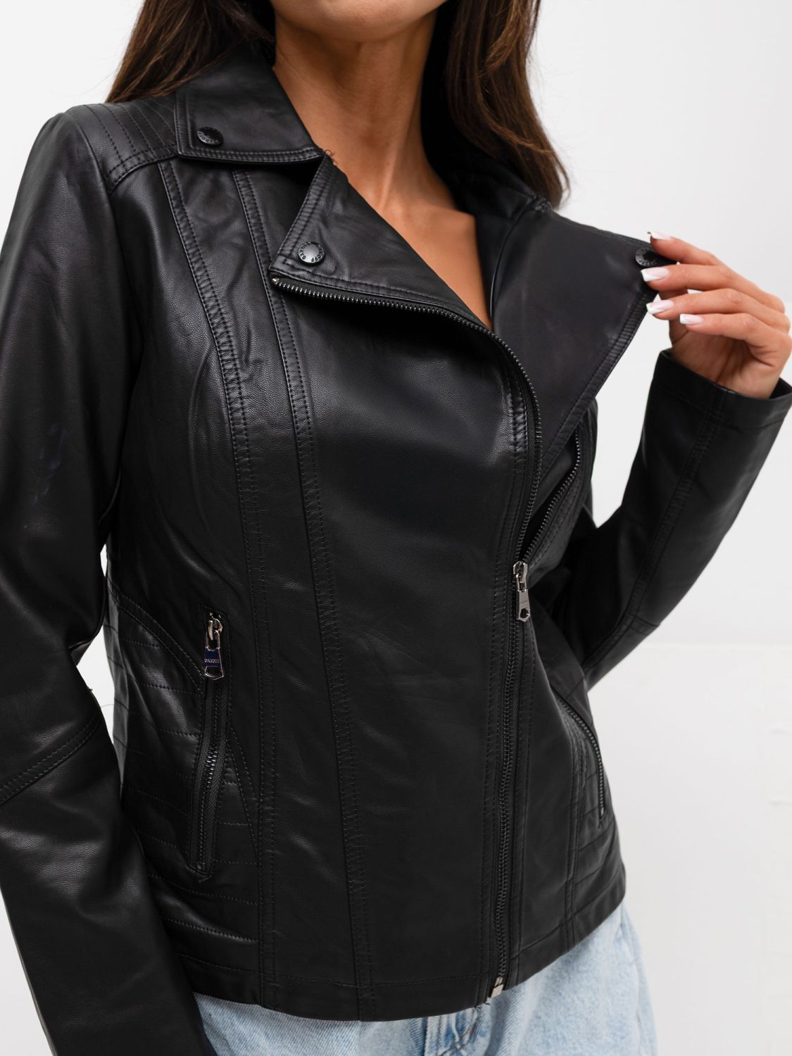 Schwarze Übergangsjacke aus Kunstleder