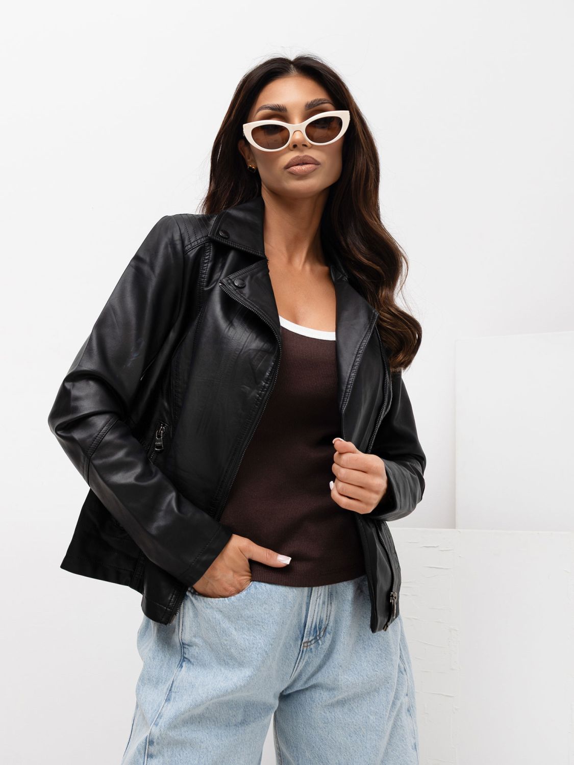 Schwarze Übergangsjacke aus Kunstleder