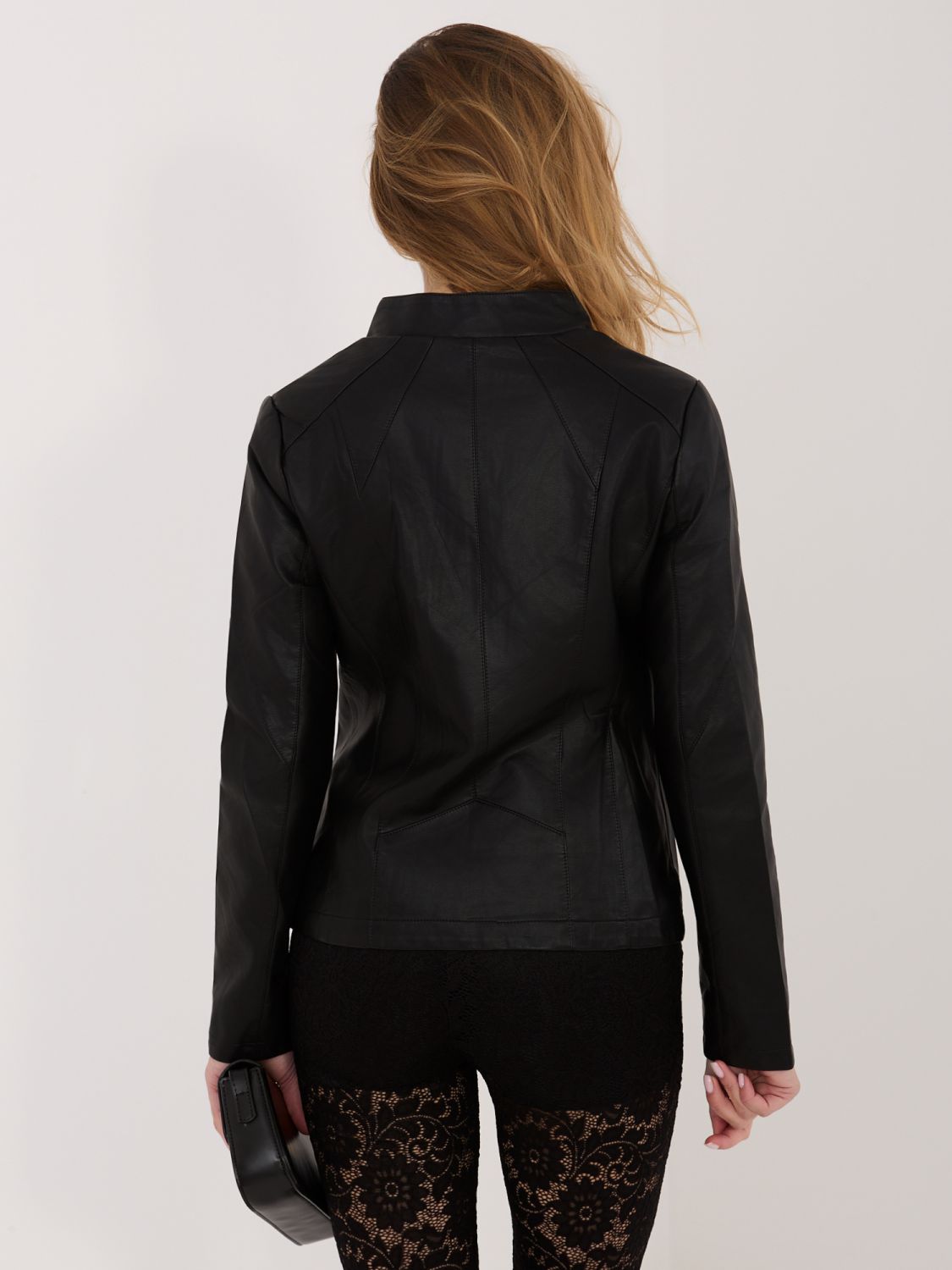 Schwarze Übergangsjacke aus Kunstleder mit Stehkragen