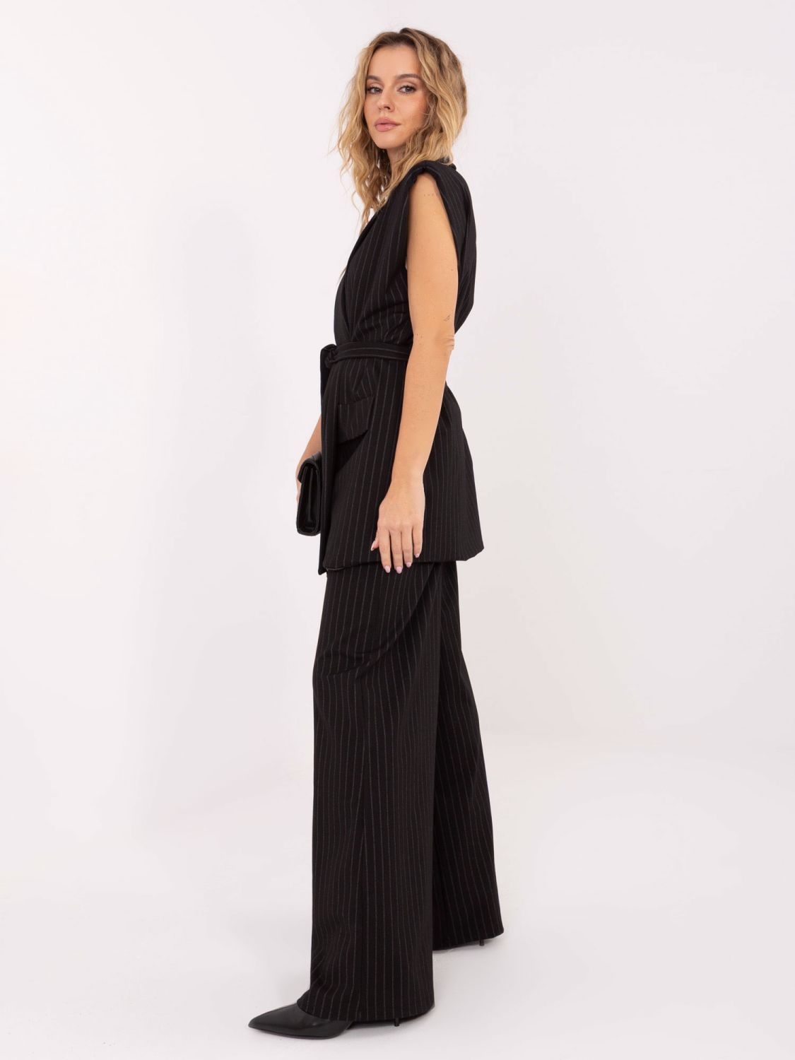 Elegante schwarze gestreifte Weste mit Gürtel