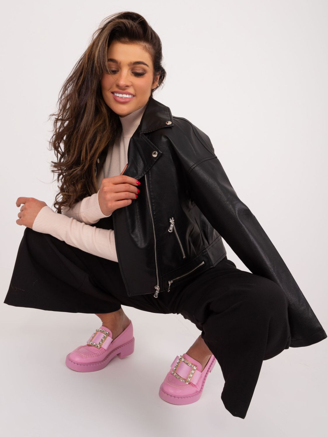 Stylische schwarze Jacke aus Kunstleder