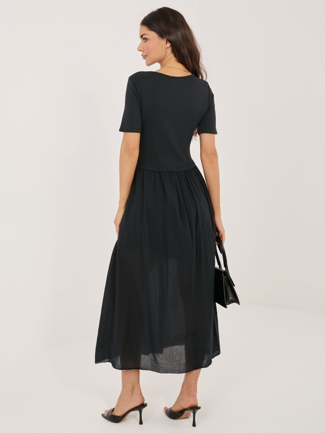 Schwarzes ausgestelltes Midi-Kleid mit Futter