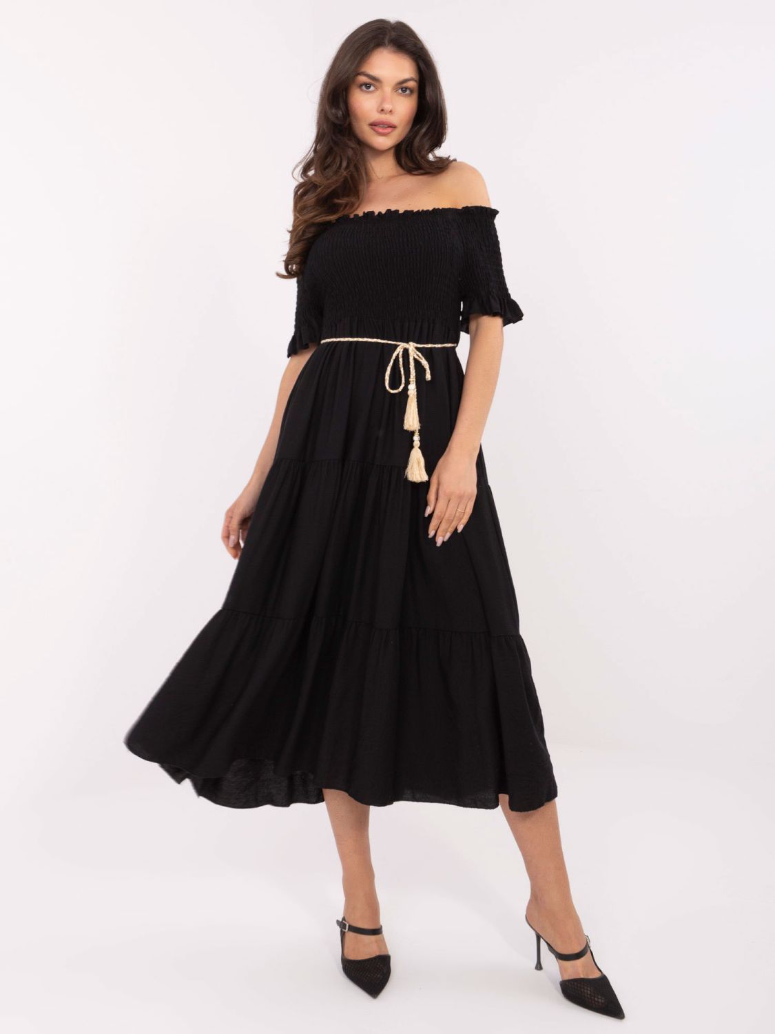 Elegantes schwarzes ausgestelltes Kleid