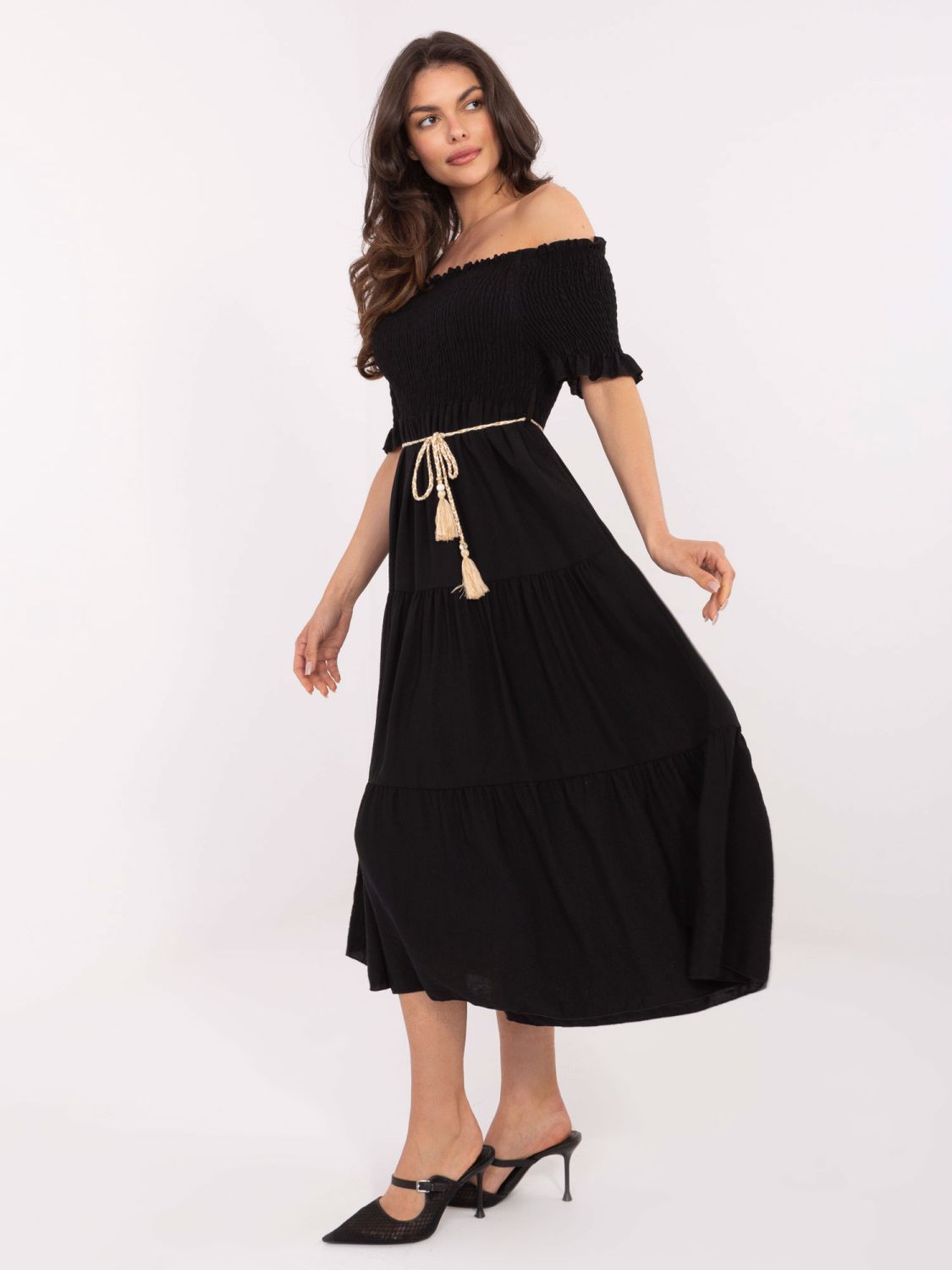 Elegantes schwarzes ausgestelltes Kleid