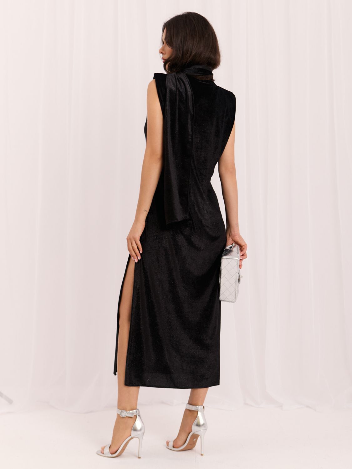 Elegantes schwarzes Midi-Kleid mit Gürtel