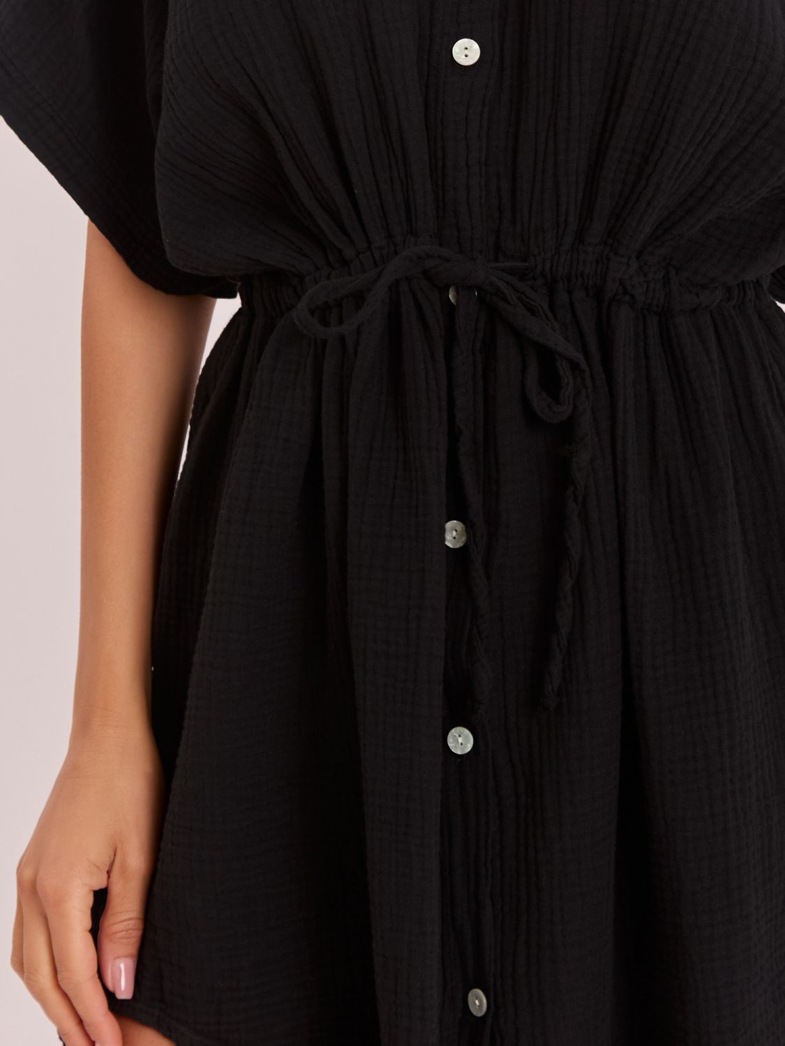 Schwarzes Oversize-Sommerkleid mit Kragen