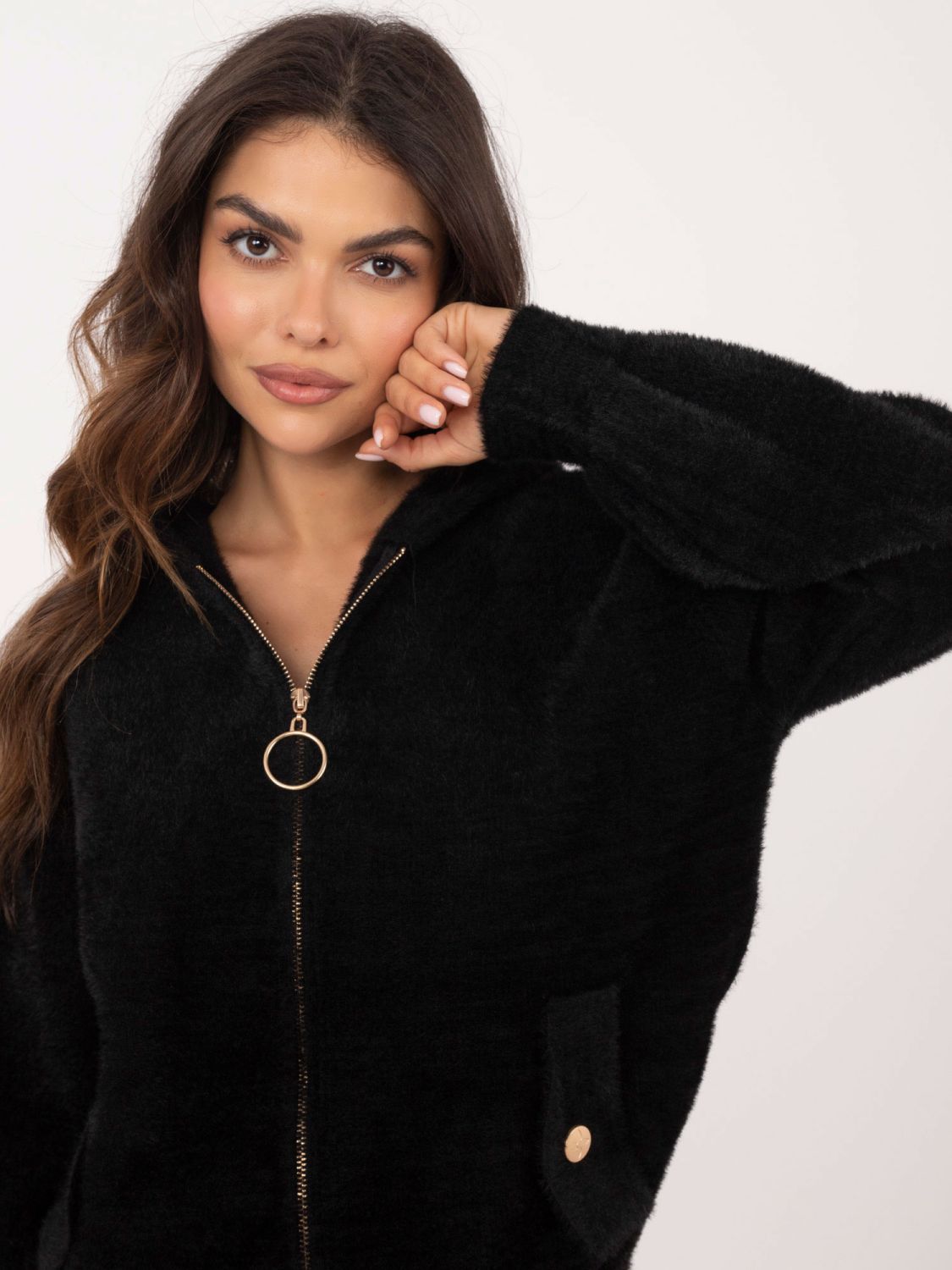 Elegante schwarze Winterjacke mit Kapuze