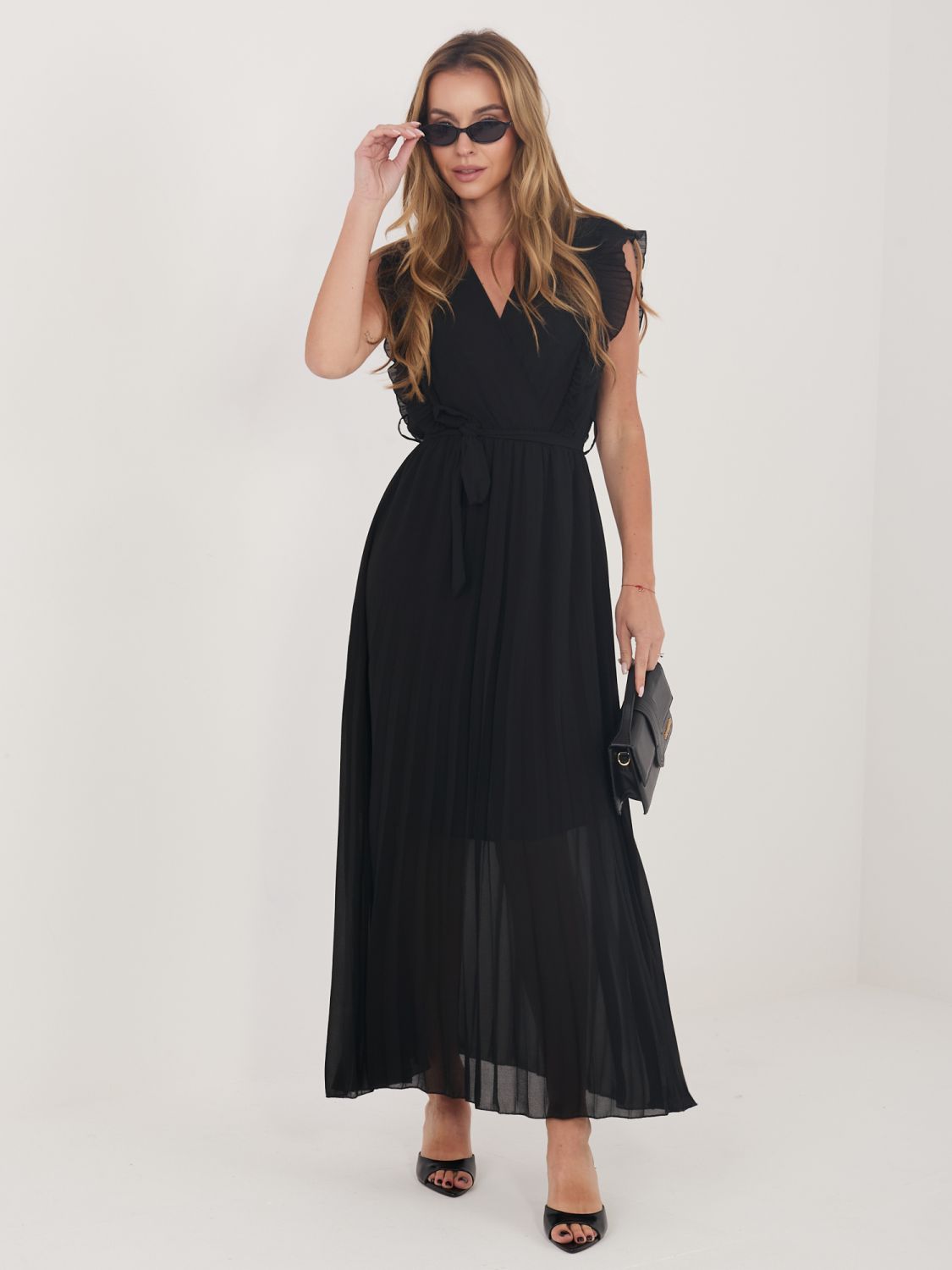 Schwarzes ausgestelltes Midi-Kleid mit Gürtel