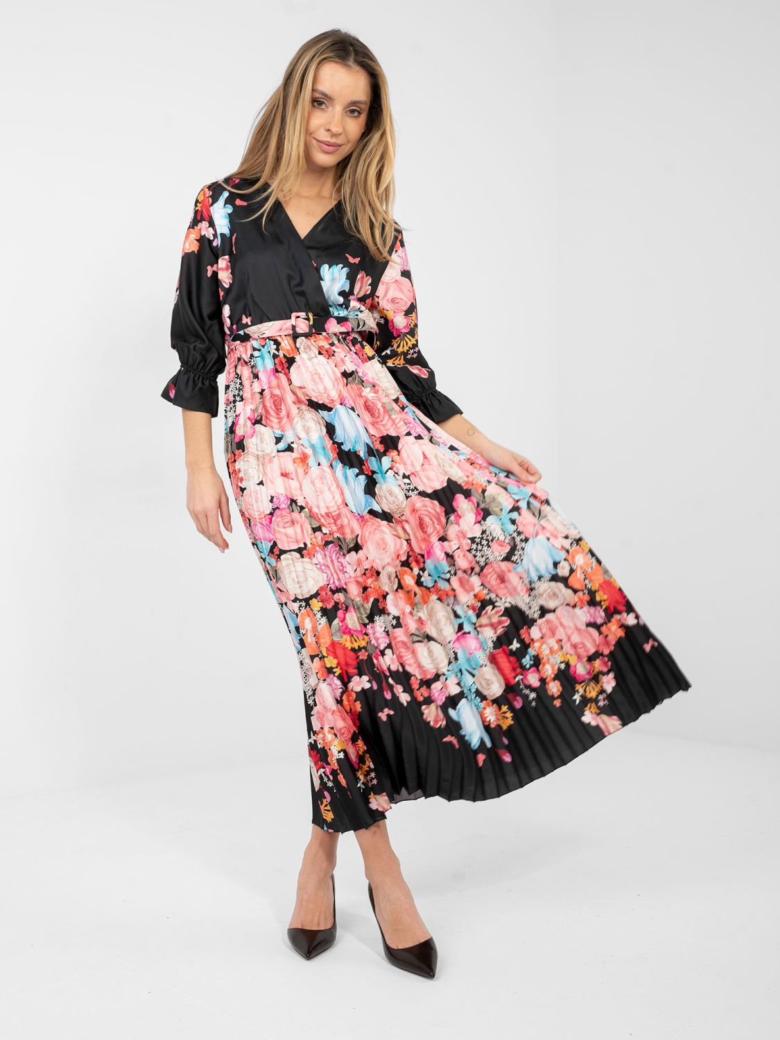 Schwarzes Maxi-Kleid mit Blumenmuster und Gürtel