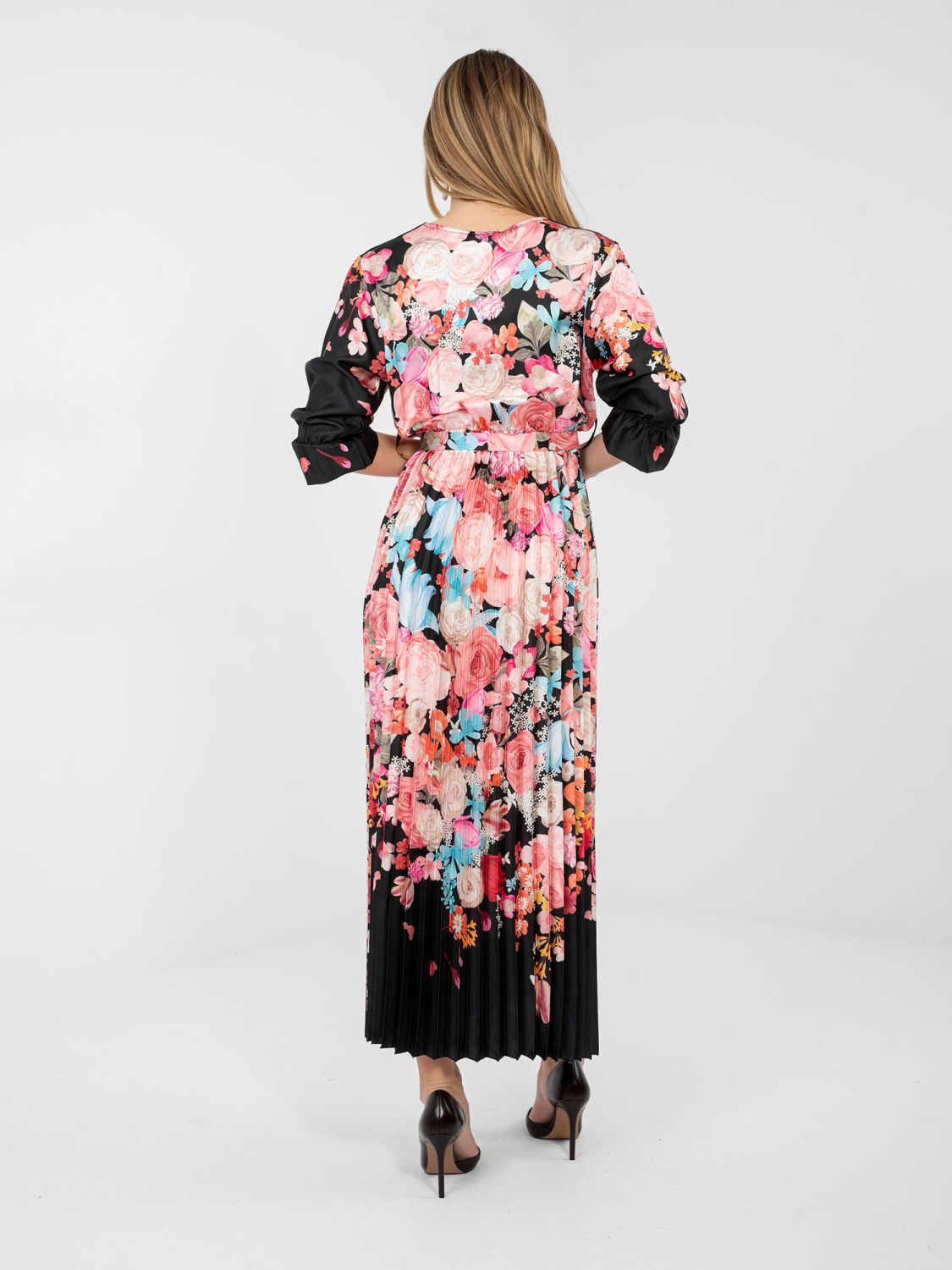 Schwarzes Maxi-Kleid mit Blumenmuster und Gürtel